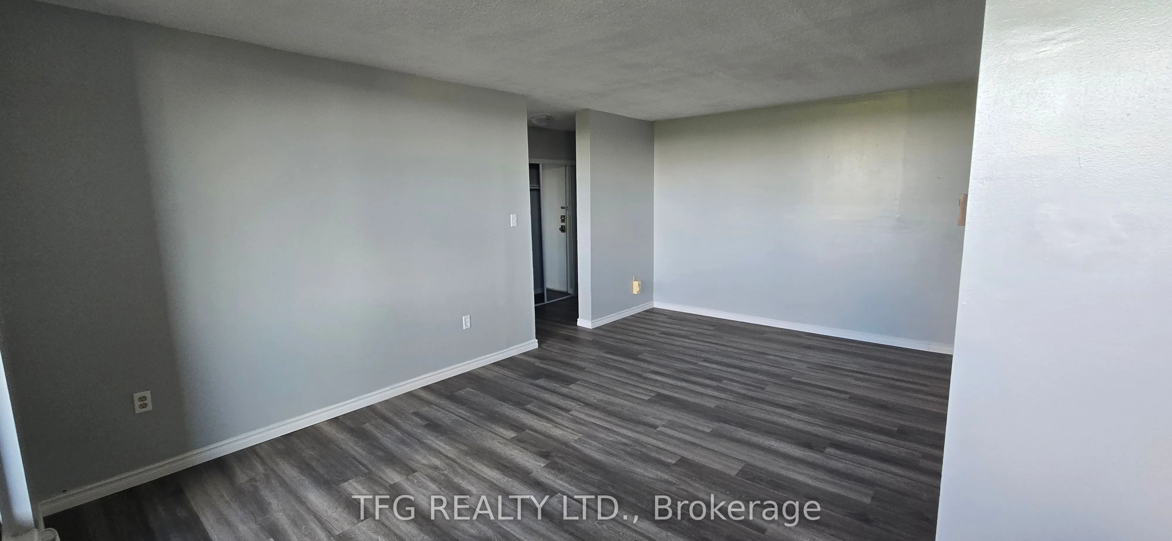 1371 Simcoe Street N, #503