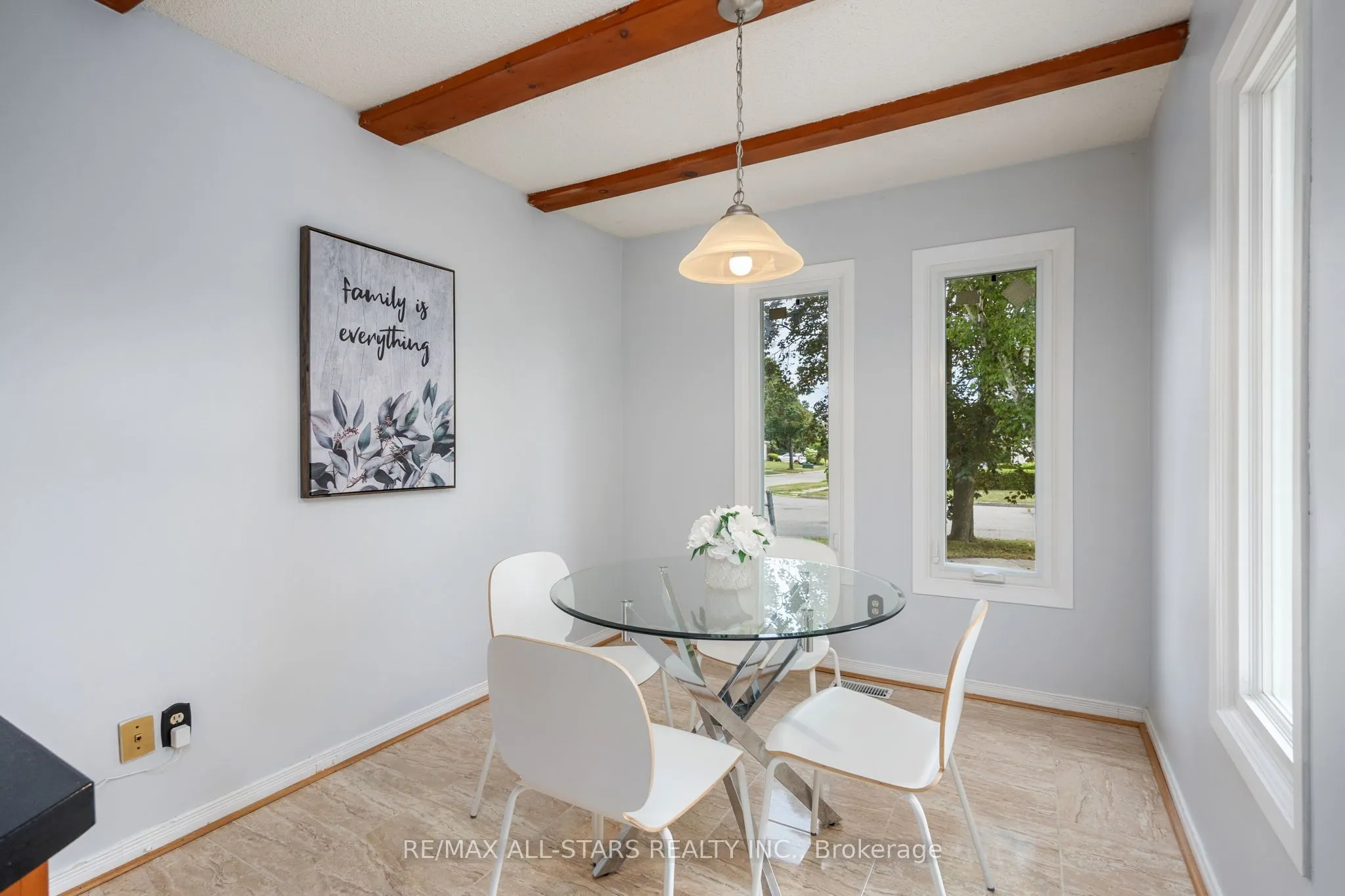 1247 Canborough Crescent