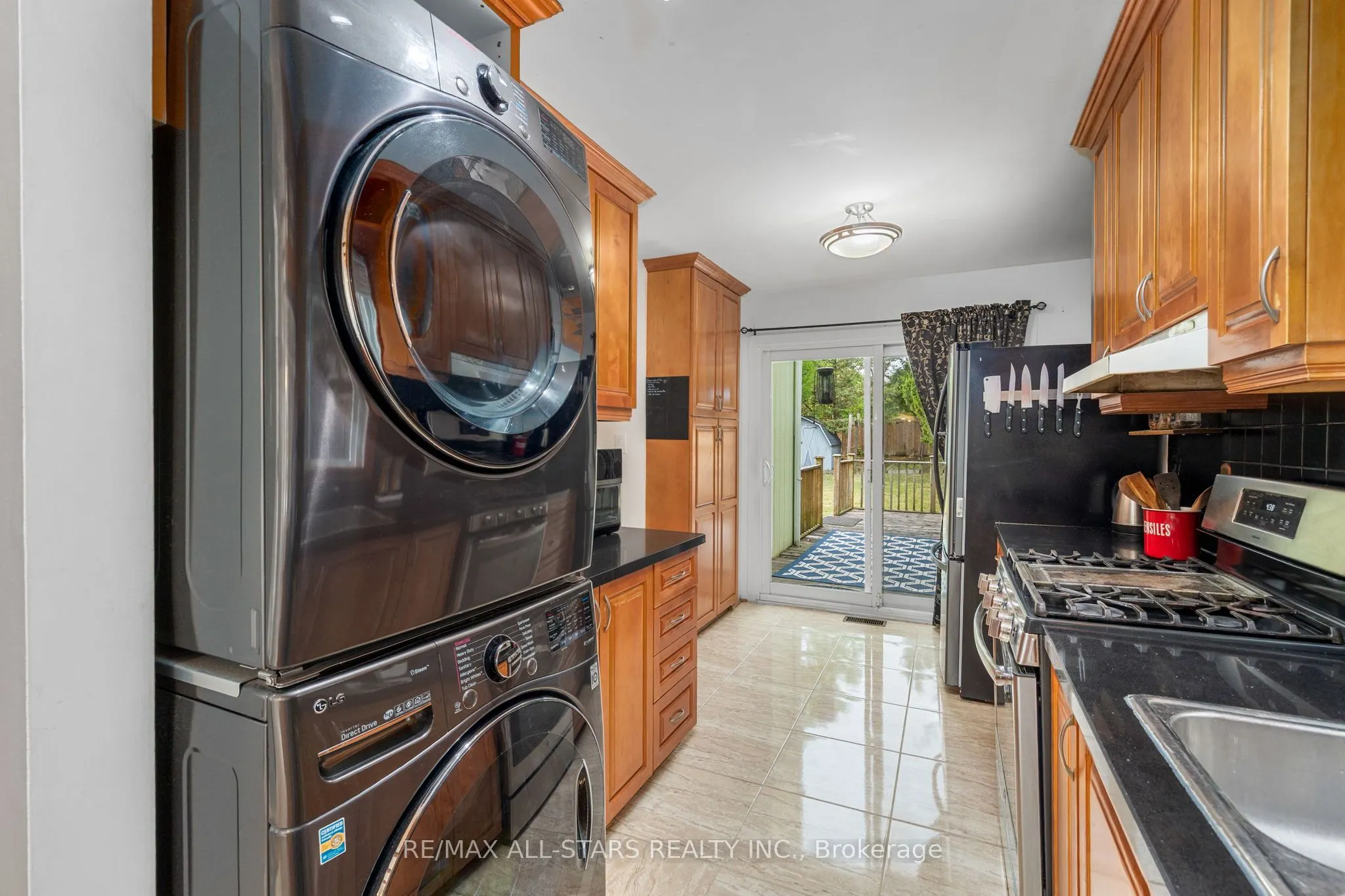 1247 Canborough Crescent