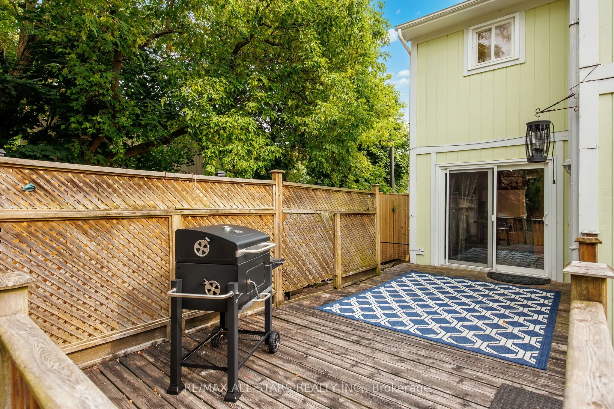 1247 Canborough Crescent
