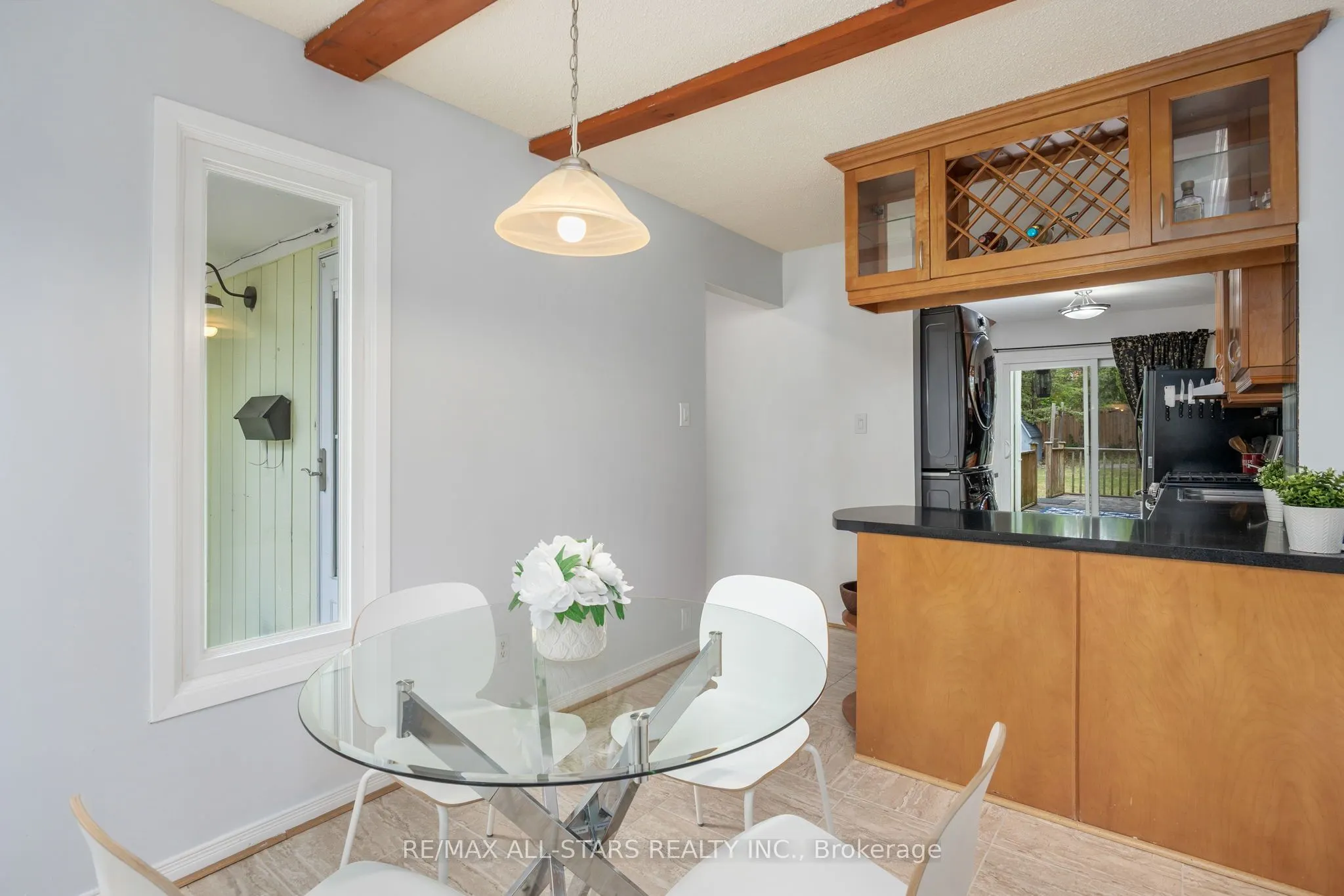 1247 Canborough Crescent
