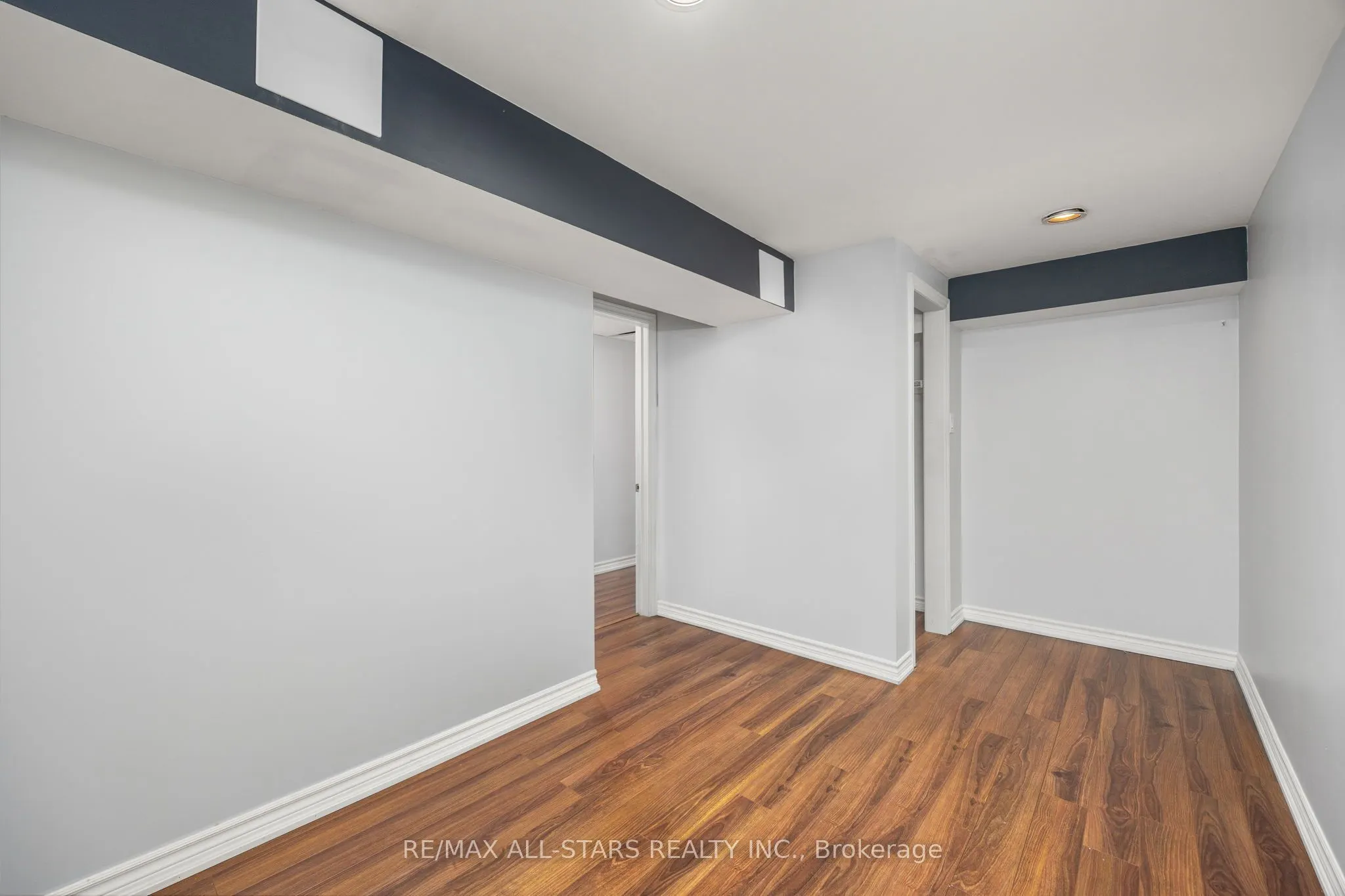 1247 Canborough Crescent