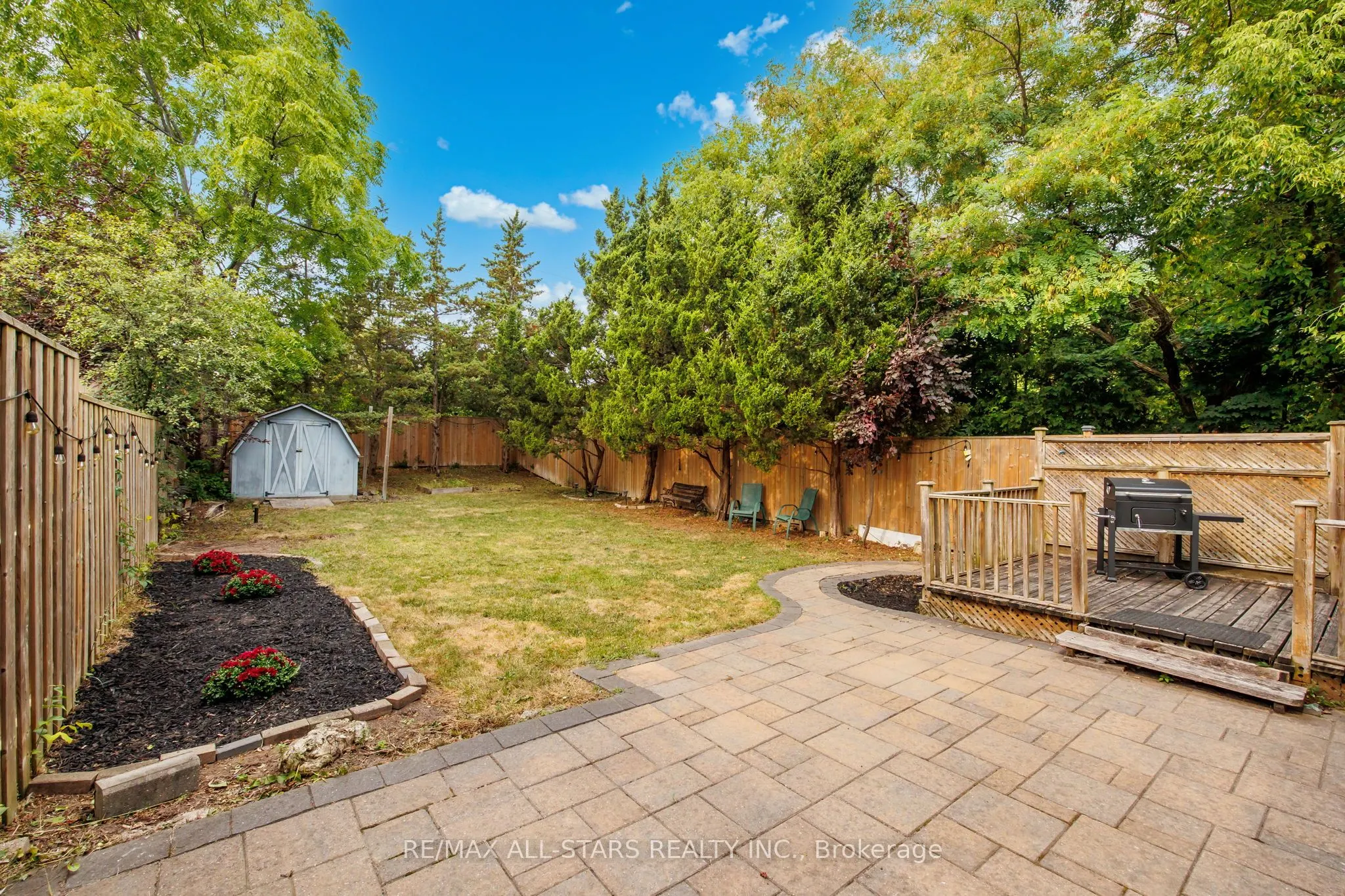1247 Canborough Crescent
