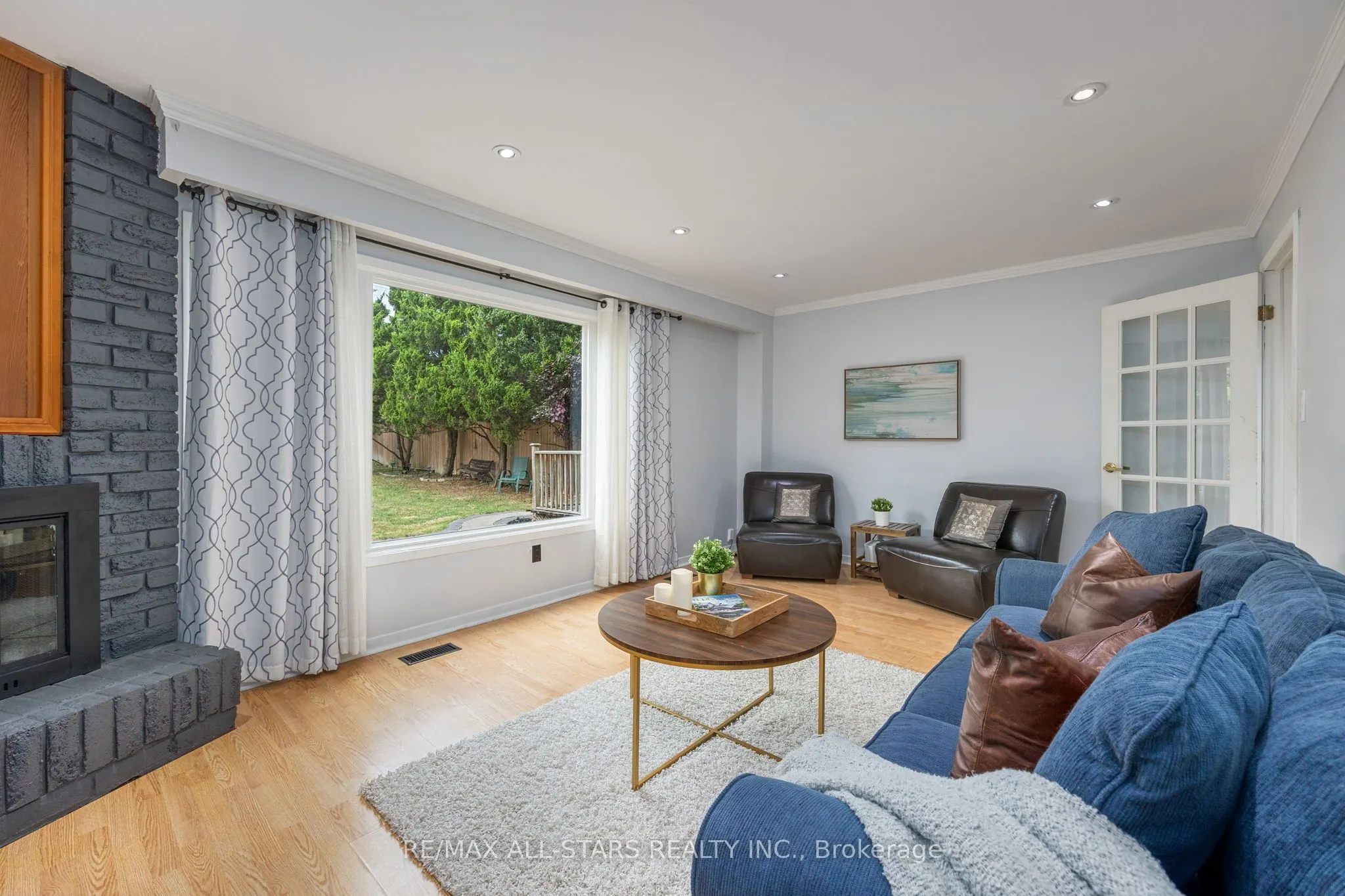 1247 Canborough Crescent
