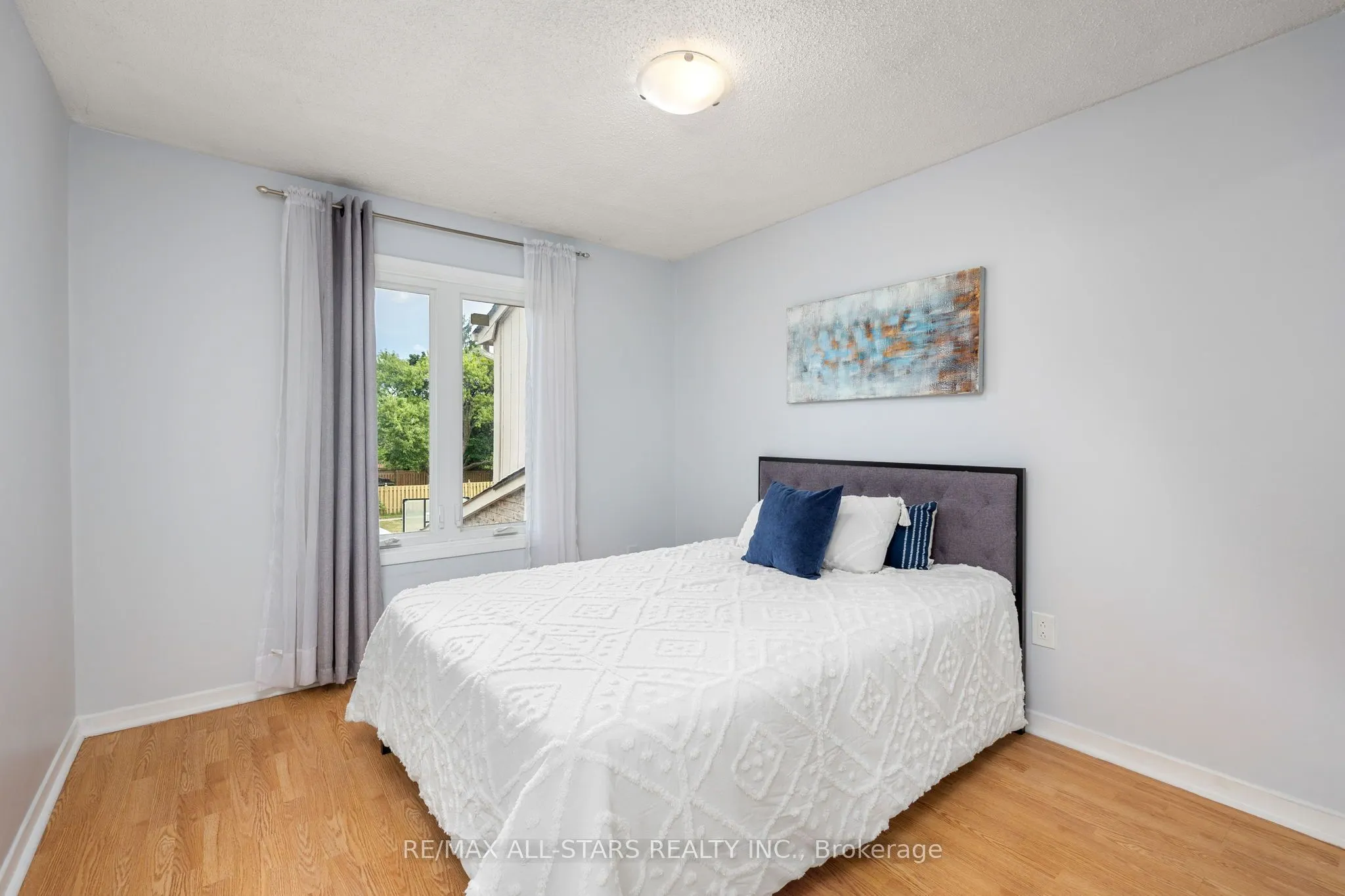 1247 Canborough Crescent