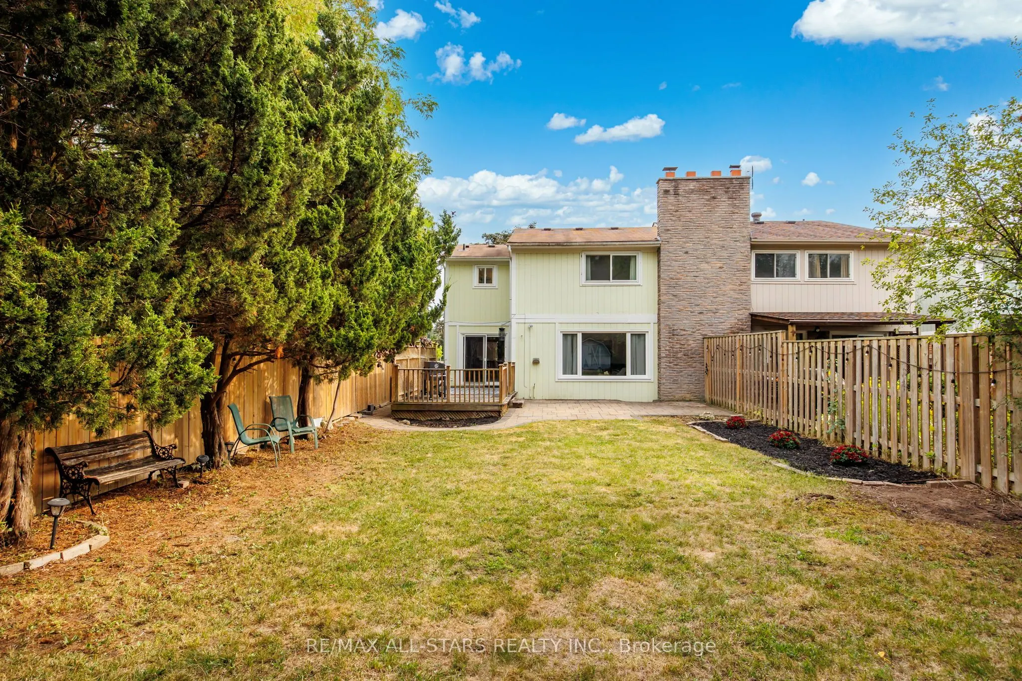 1247 Canborough Crescent