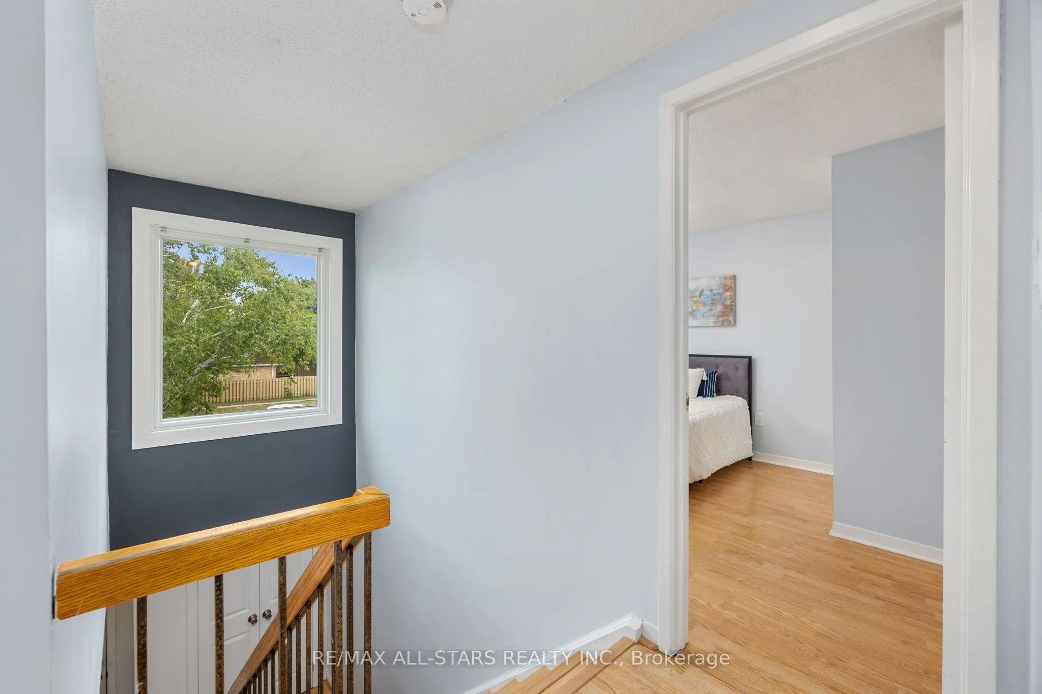 1247 Canborough Crescent