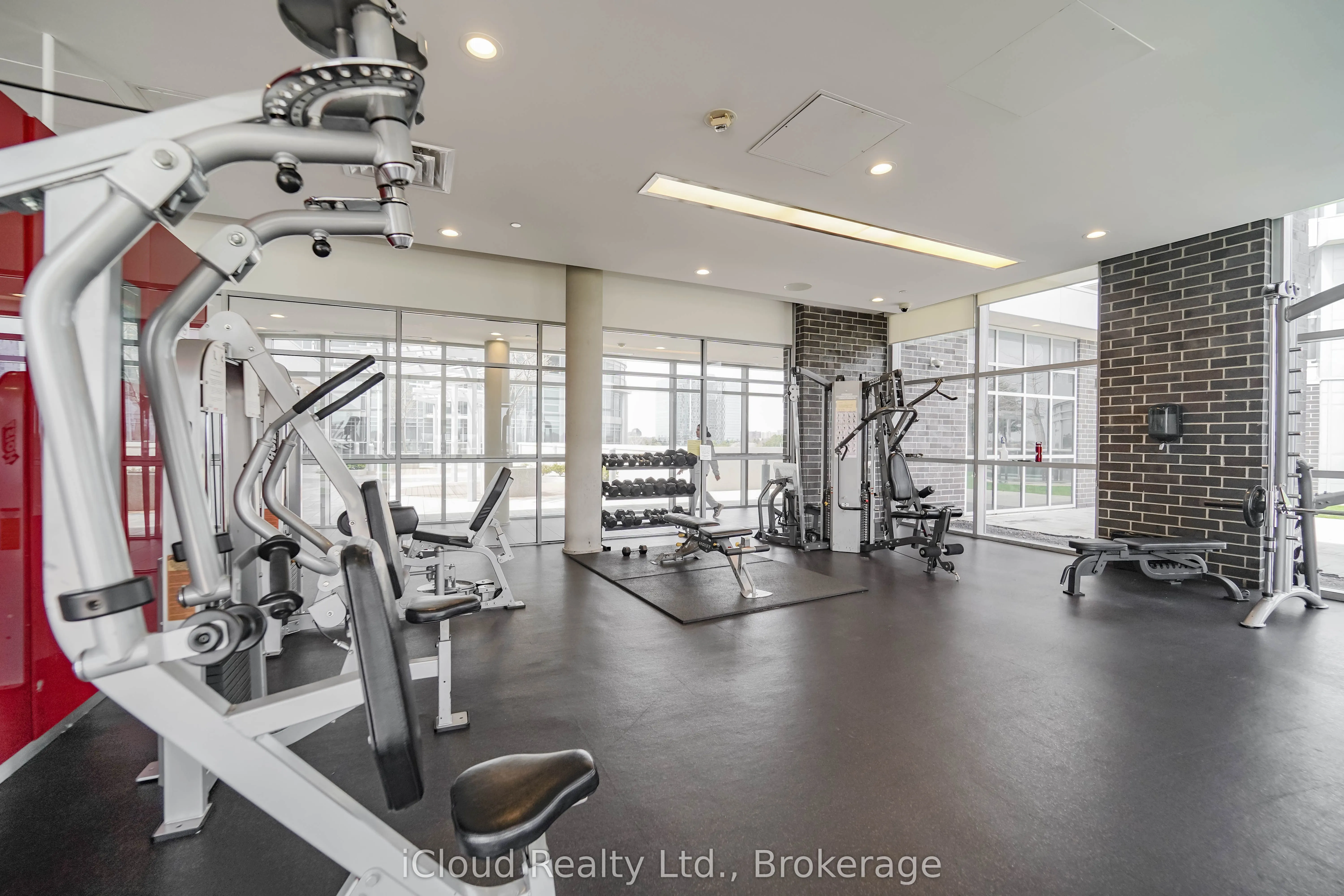135 Village Green Square, #PH21