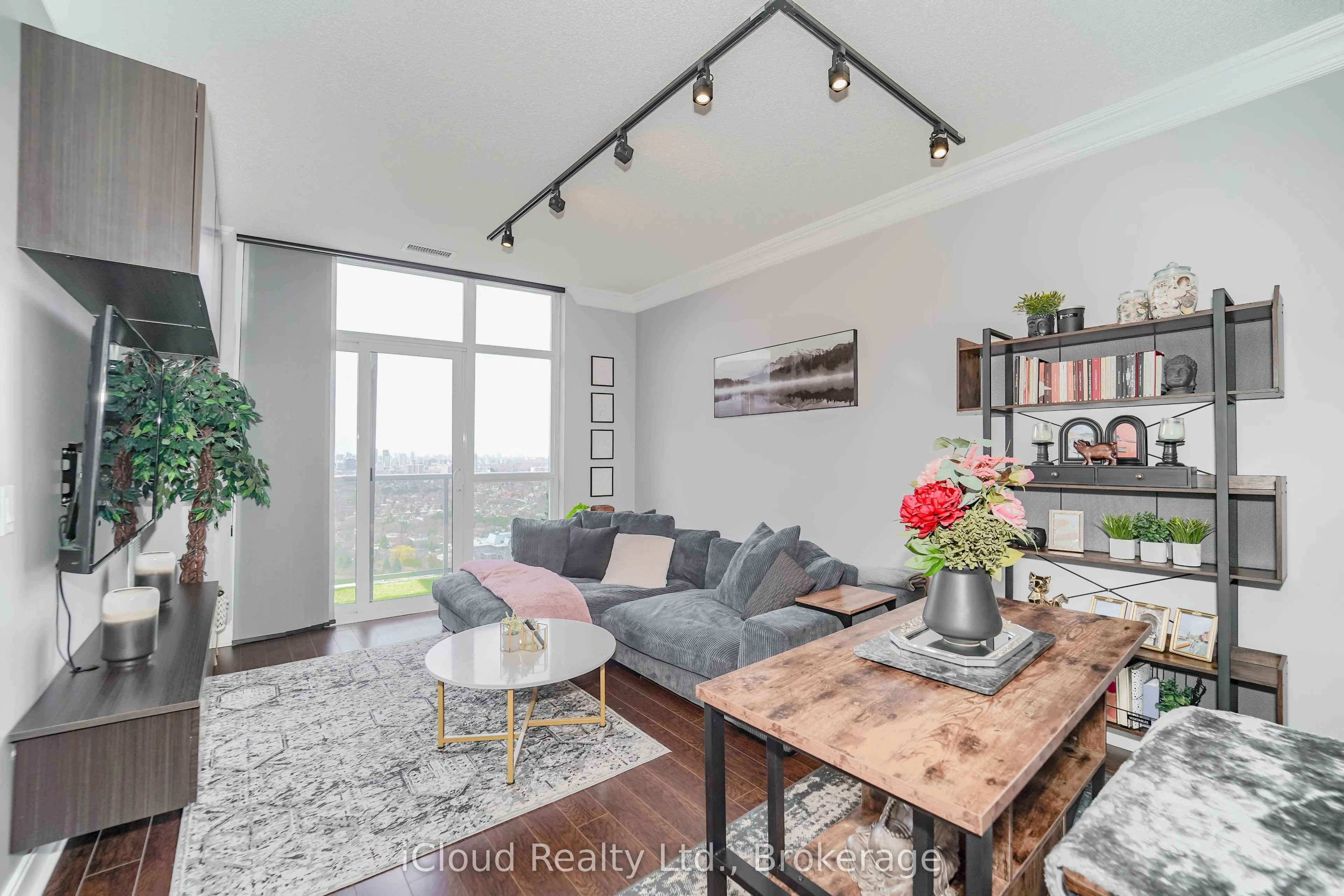 135 Village Green Square, #PH21