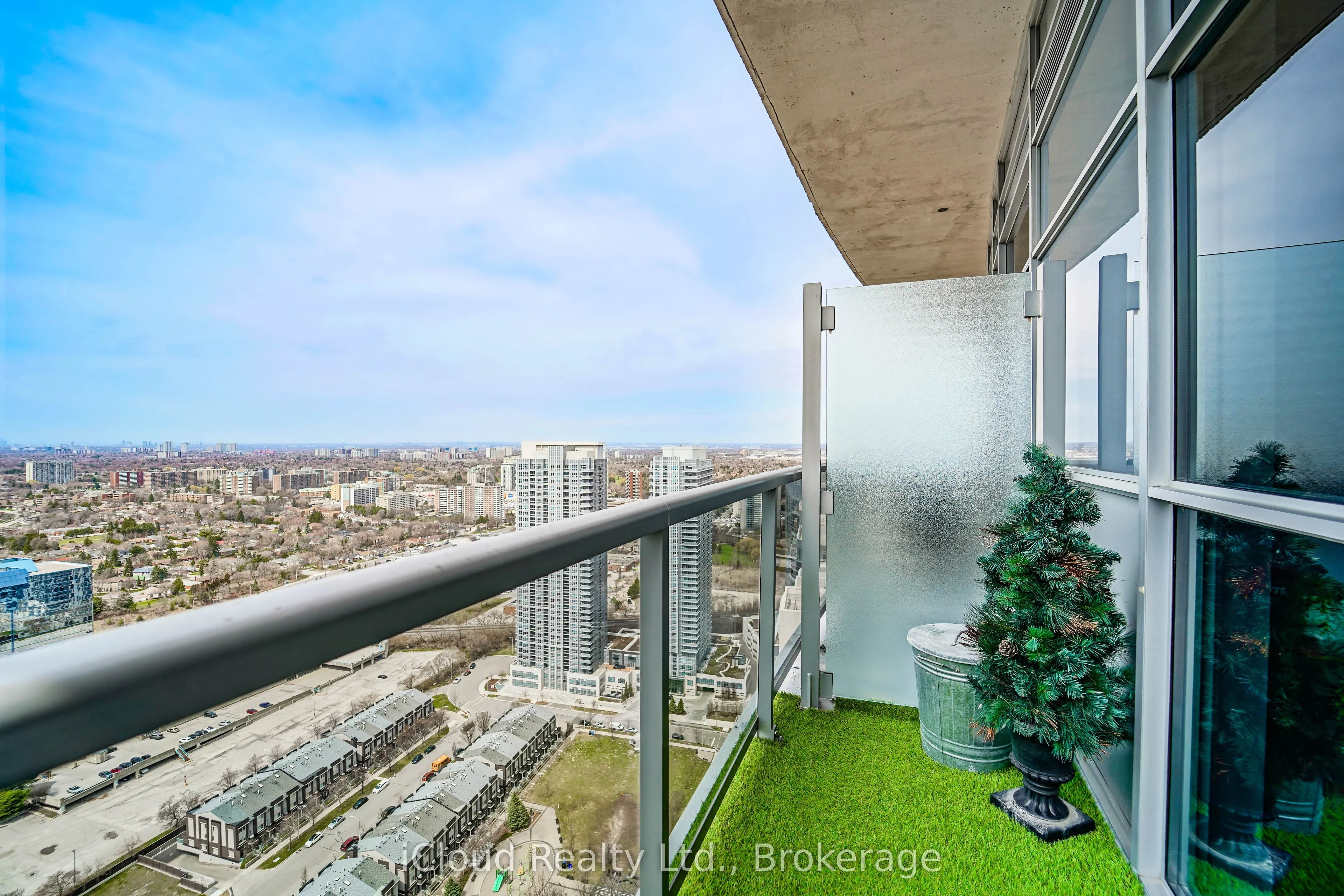 135 Village Green Square, #PH21