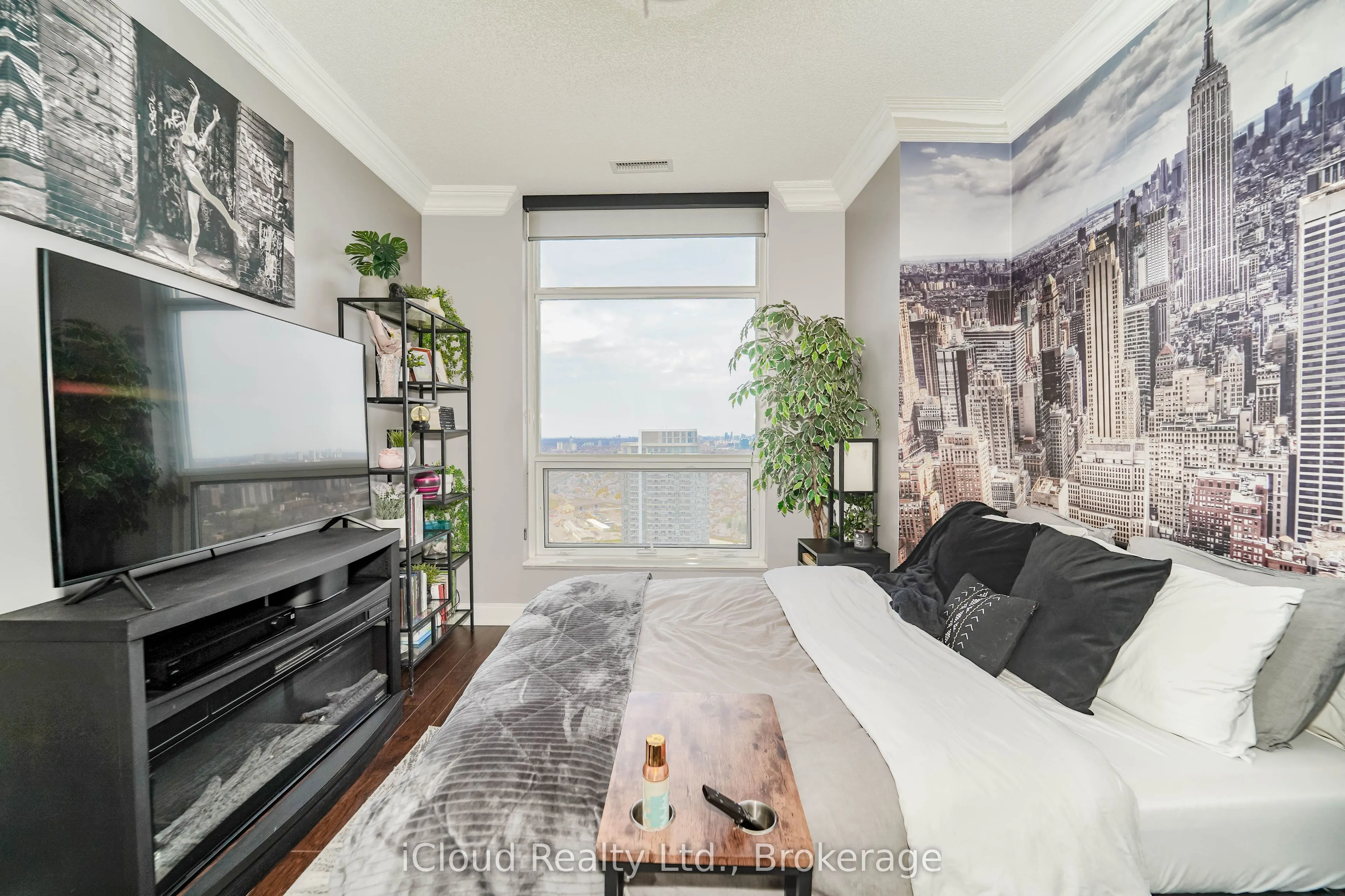 135 Village Green Square, #PH21