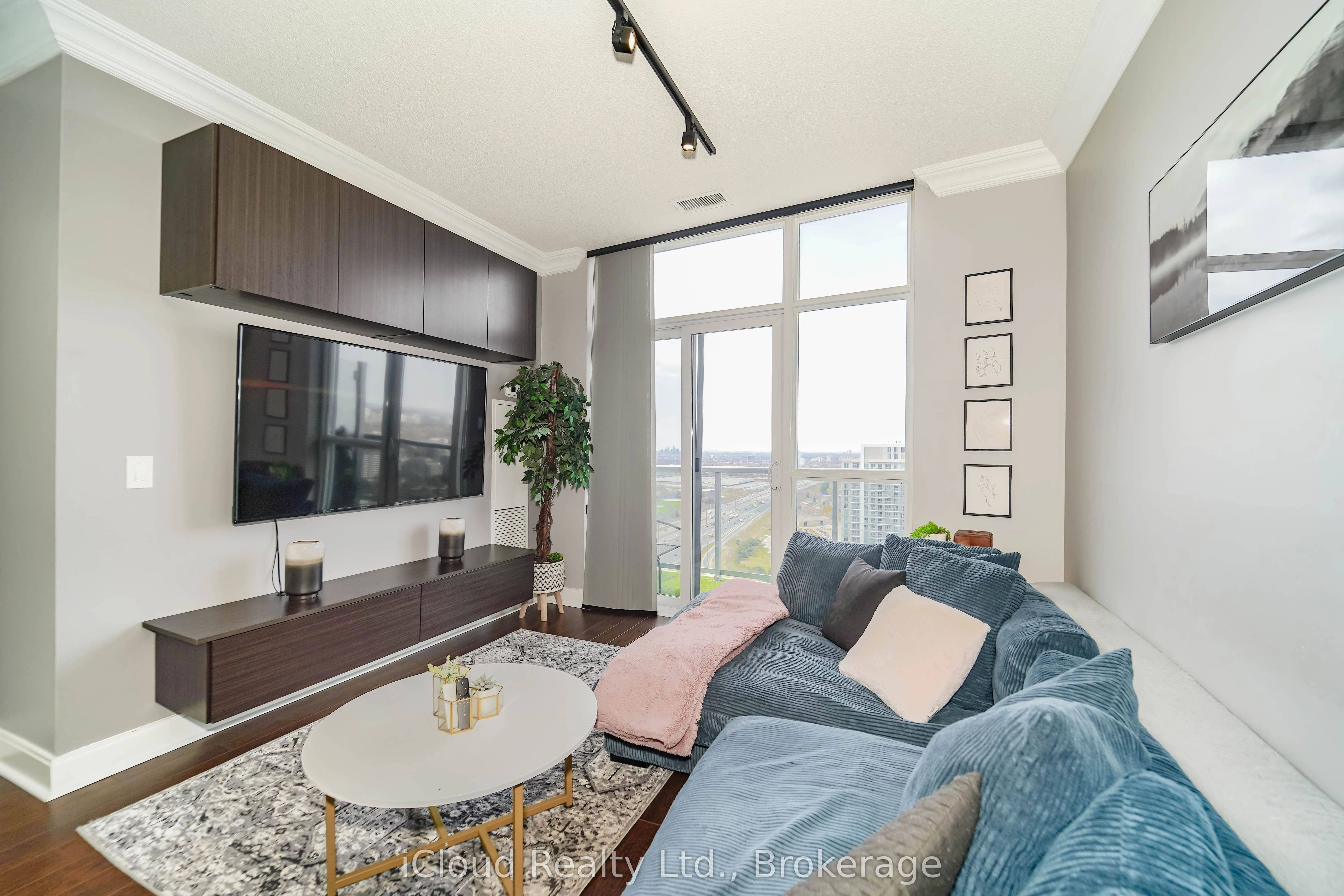 135 Village Green Square, #PH21