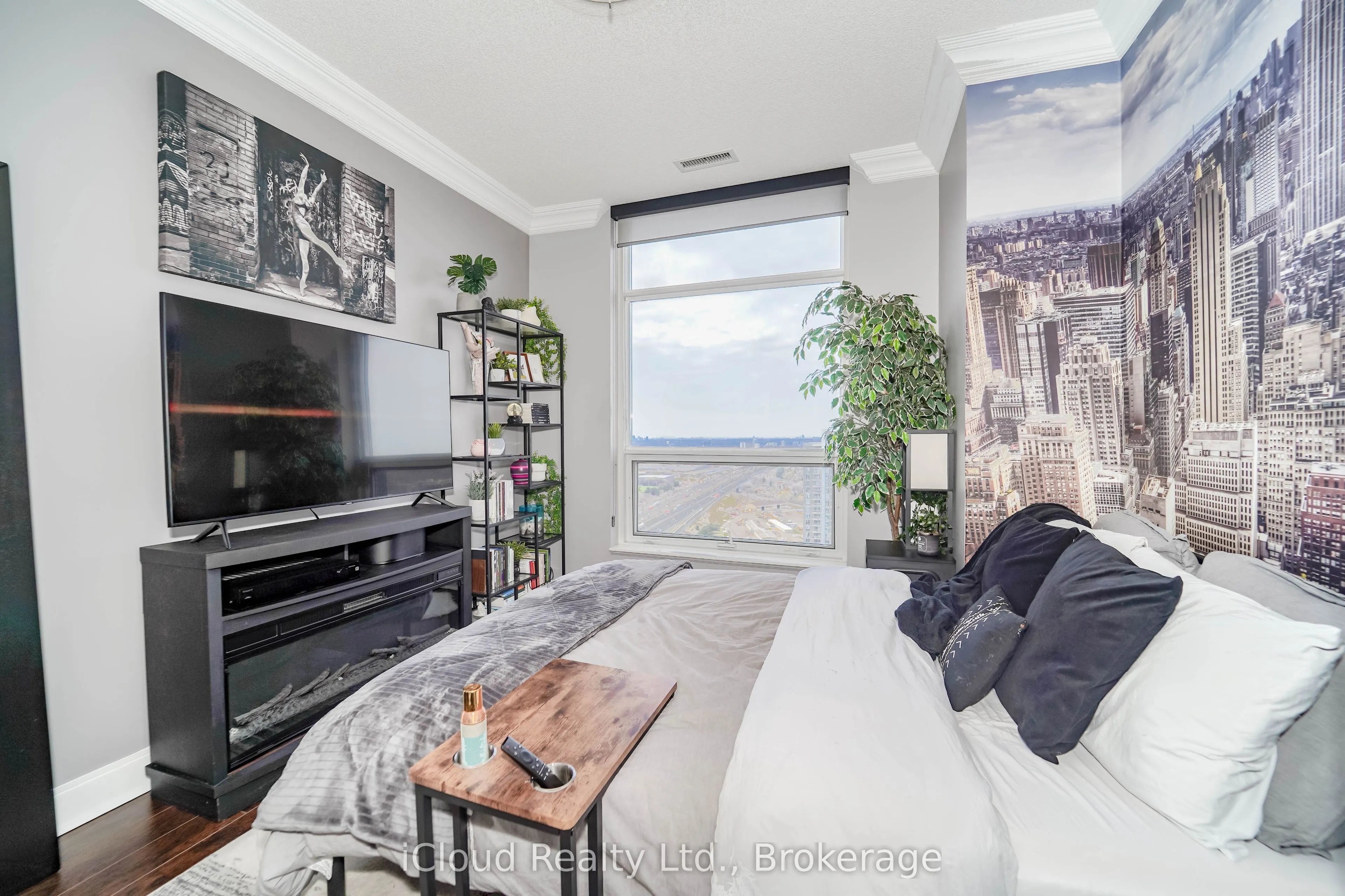 135 Village Green Square, #PH21