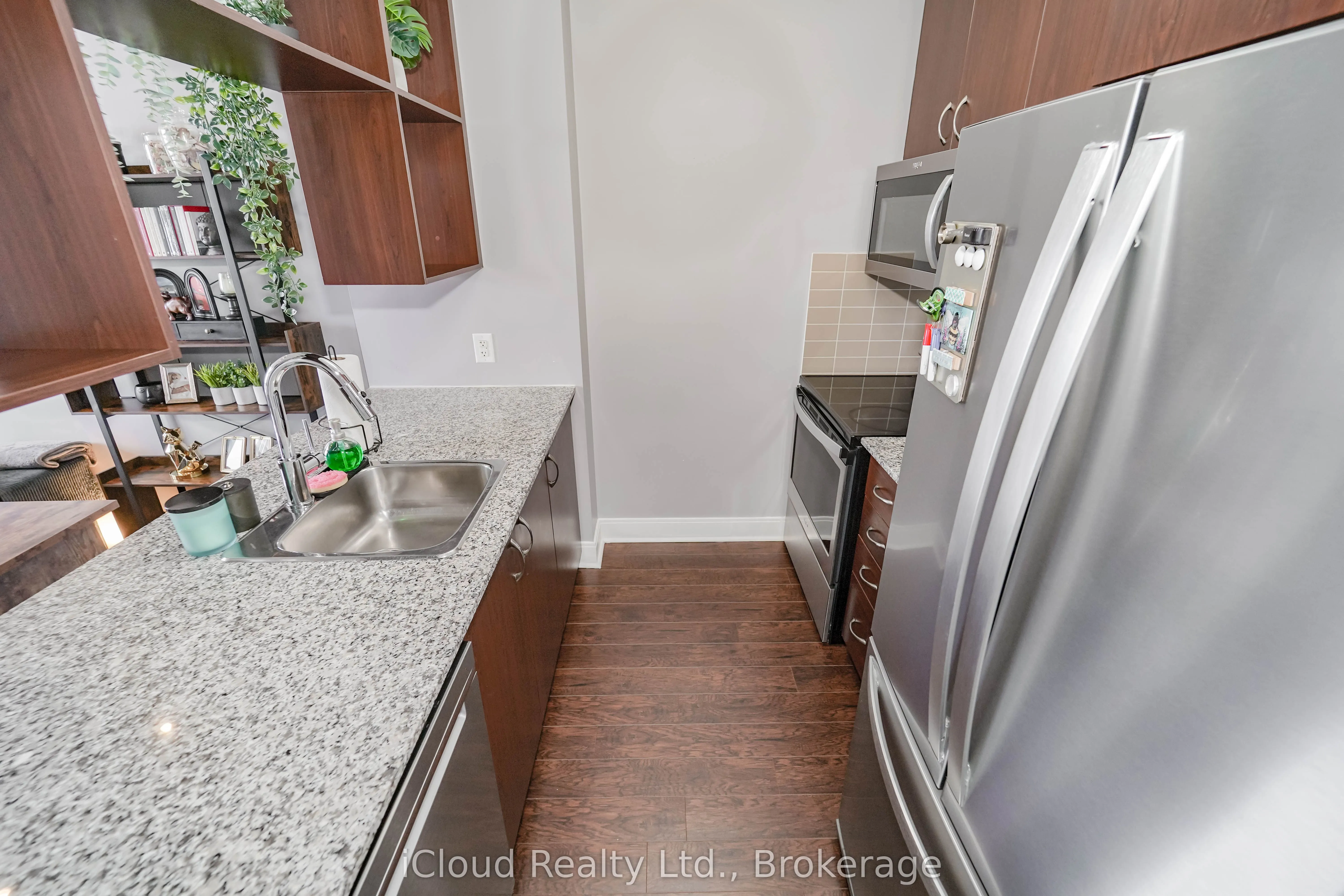 135 Village Green Square, #PH21