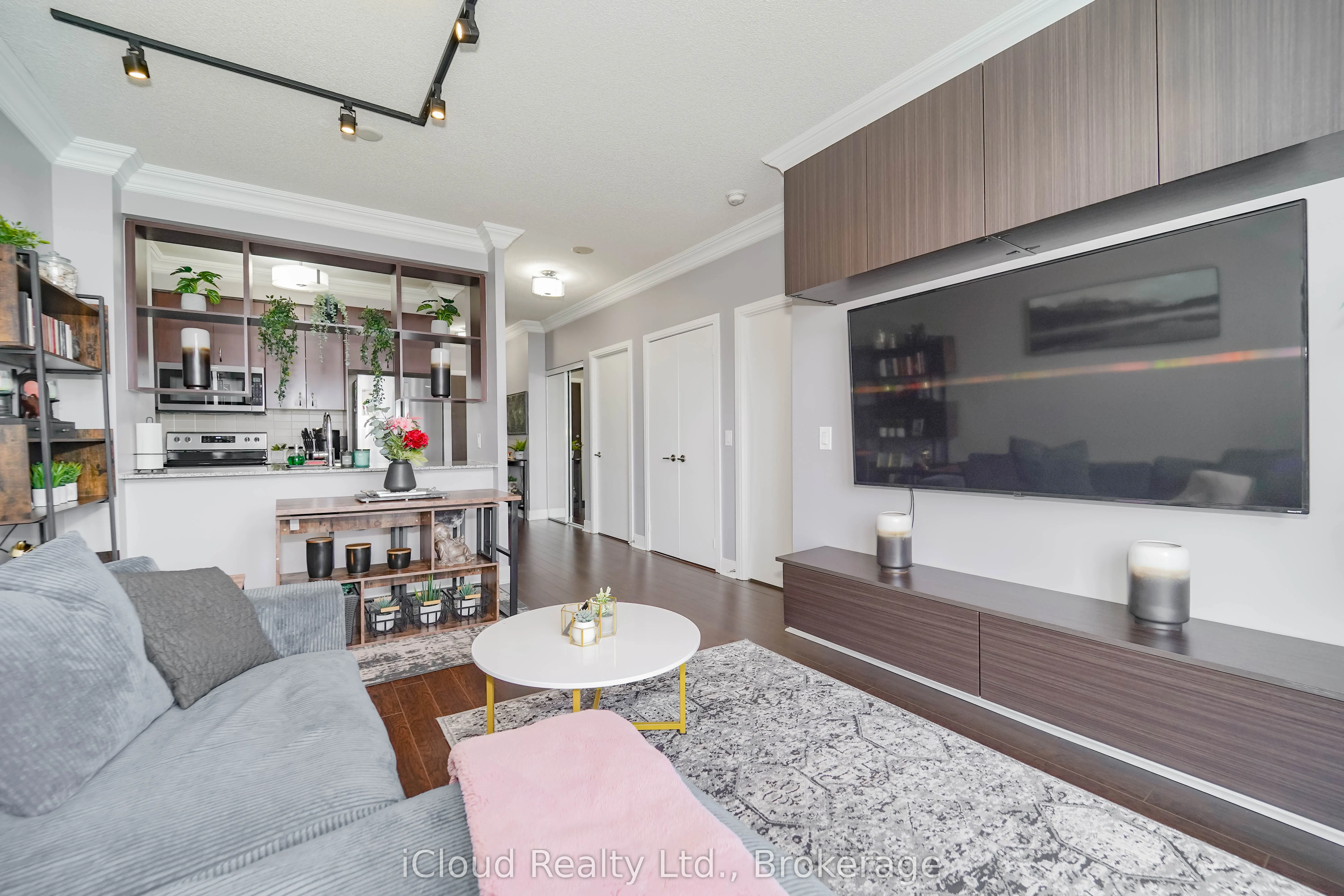 135 Village Green Square, #PH21