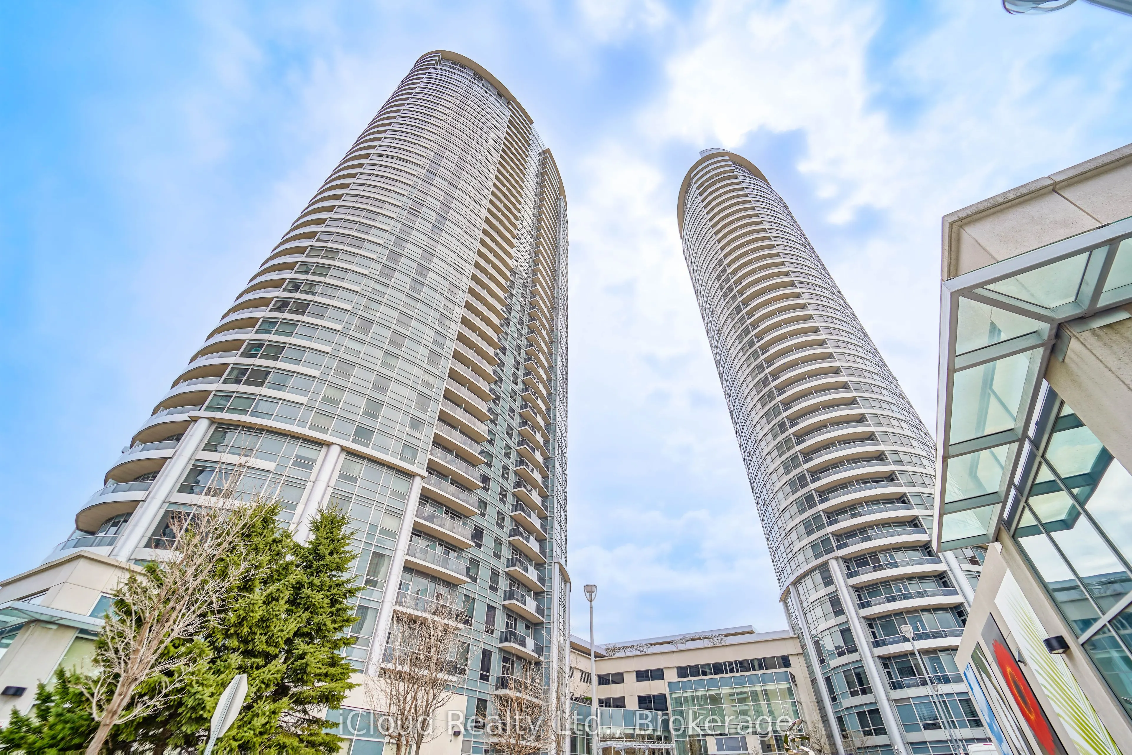 135 Village Green Square, #PH21