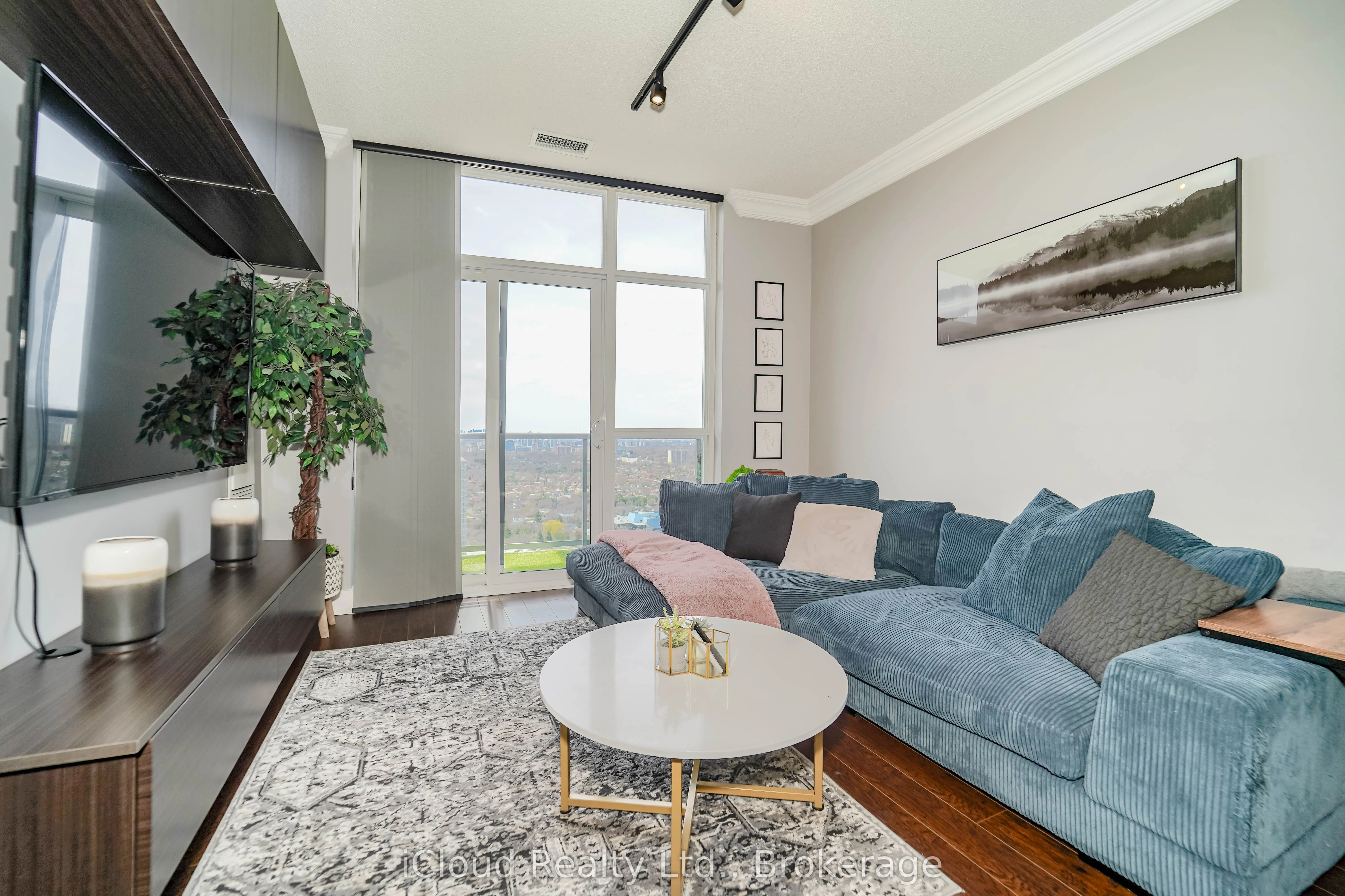 135 Village Green Square, #PH21
