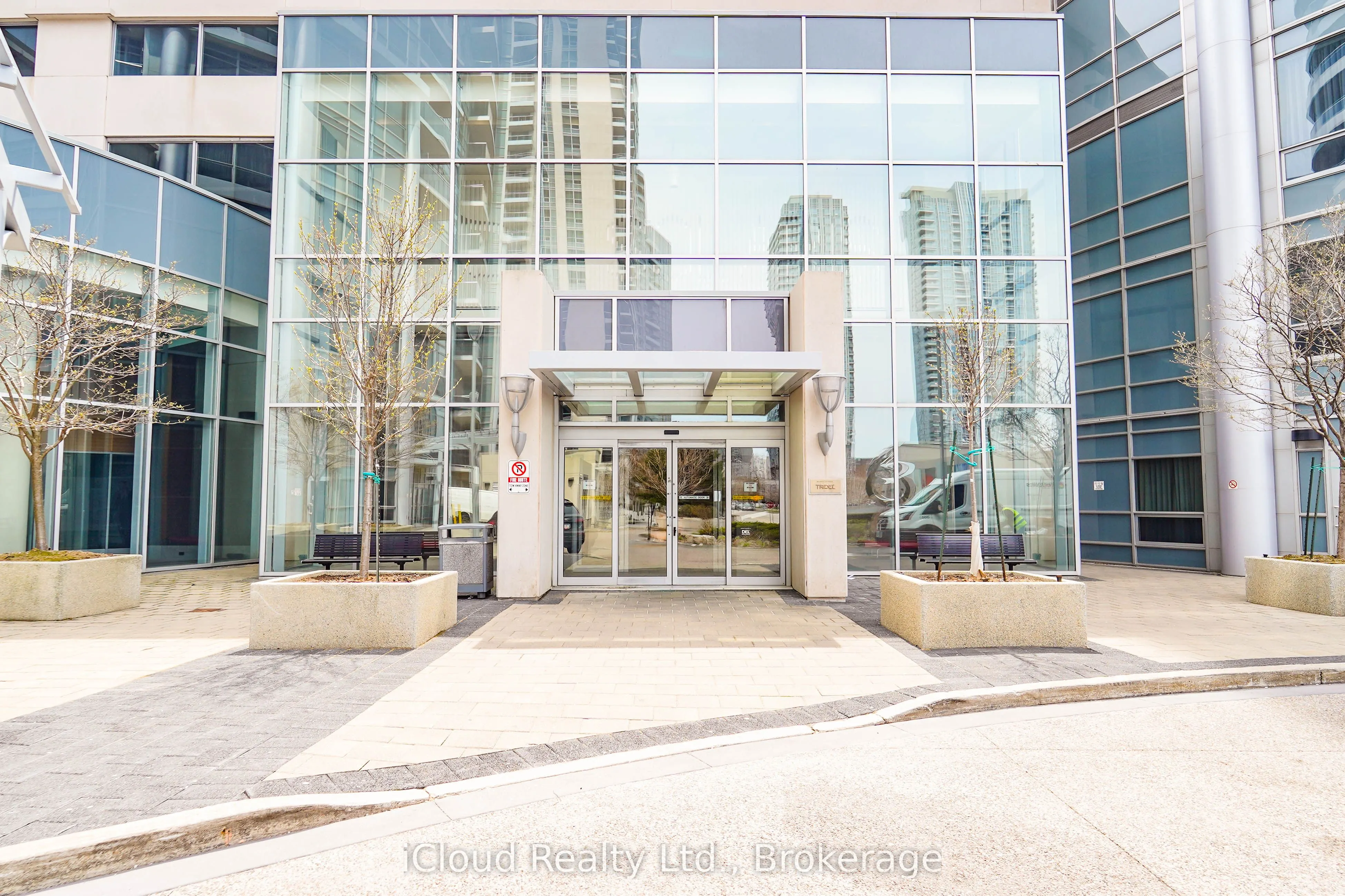 135 Village Green Square, #PH21