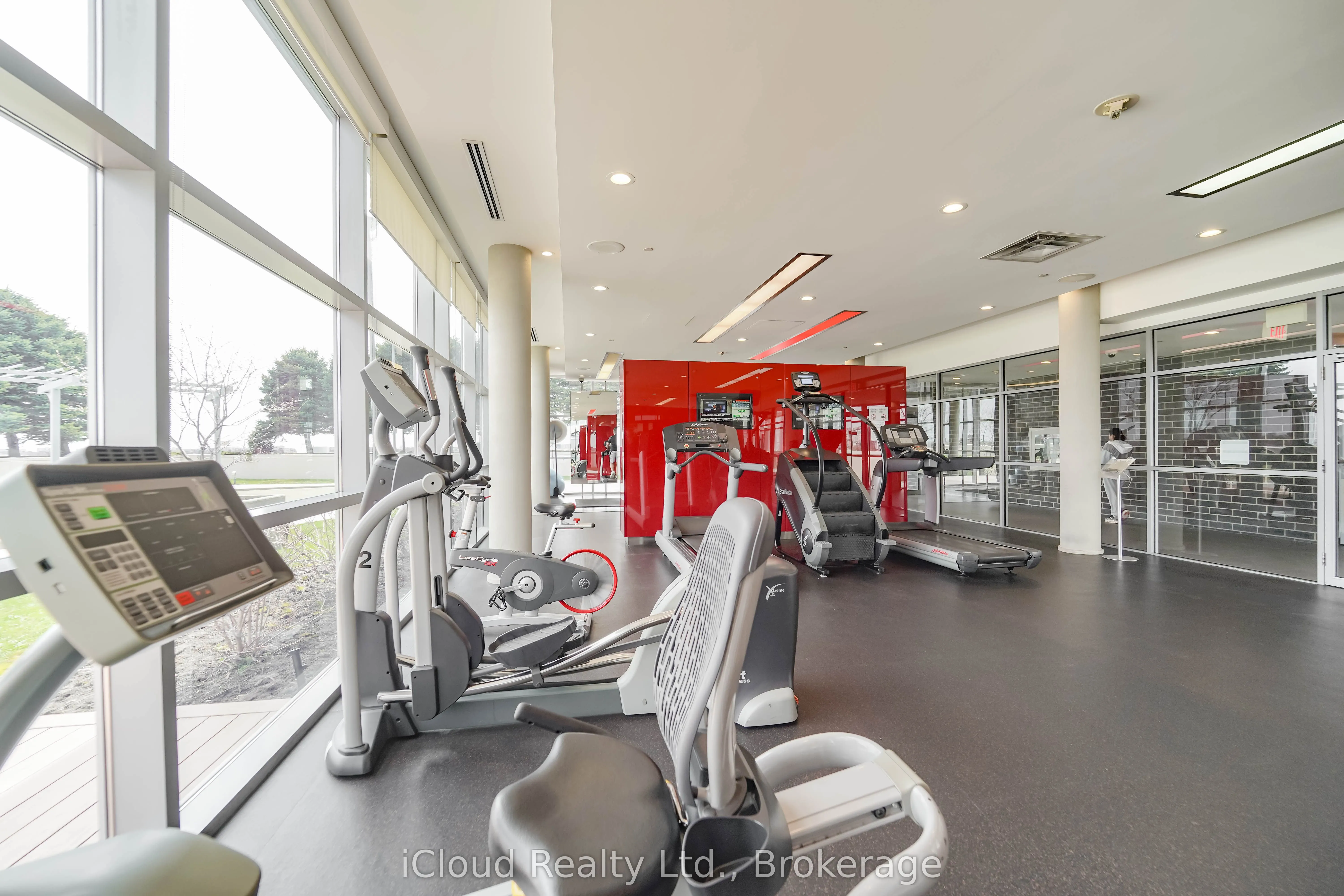 135 Village Green Square, #PH21