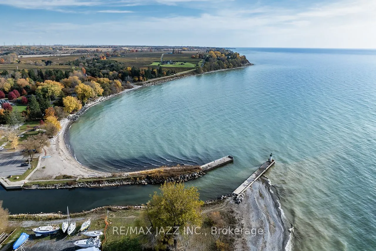 50 Lakebreeze Drive, #126