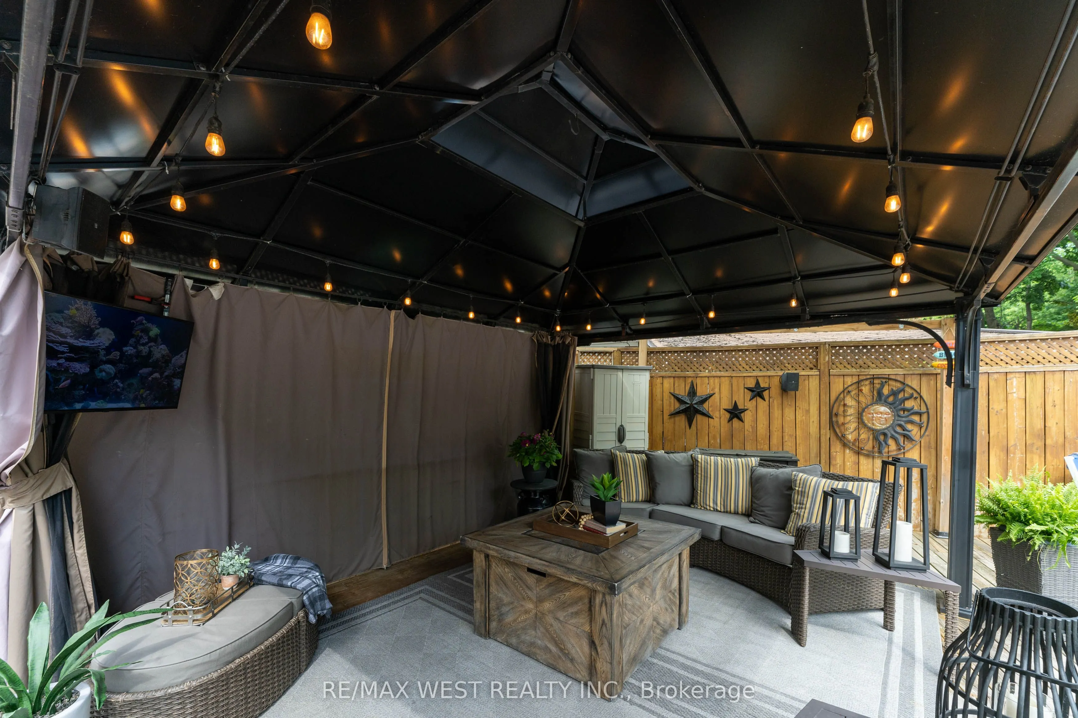 31 Pixley Crescent