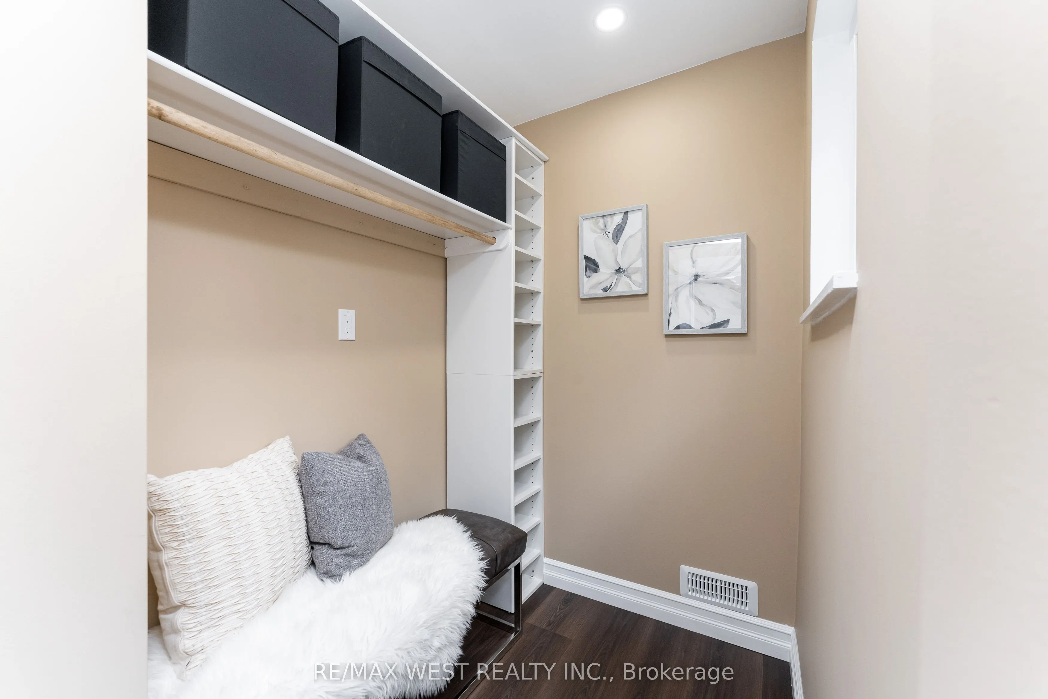 31 Pixley Crescent