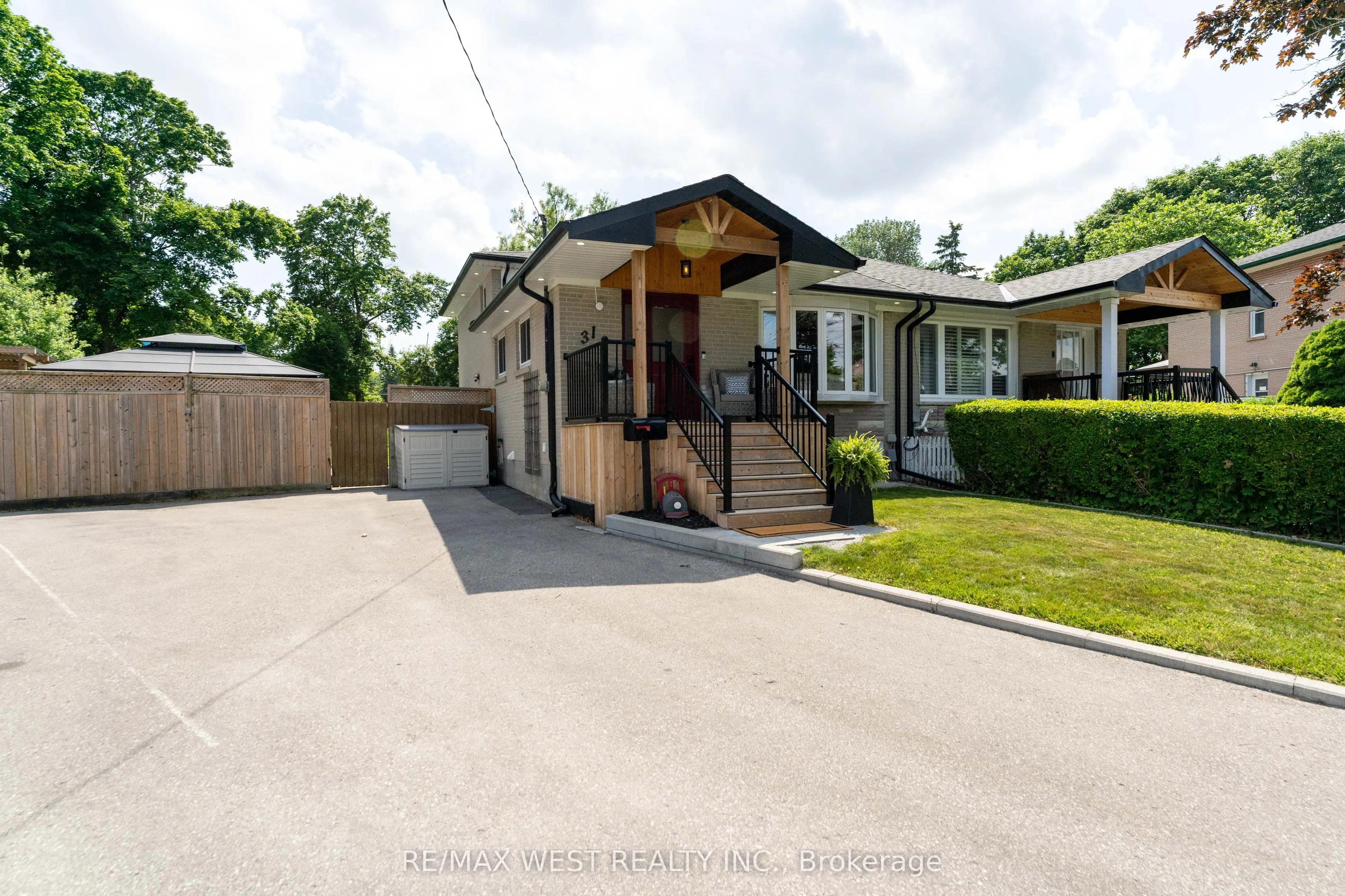 31 Pixley Crescent