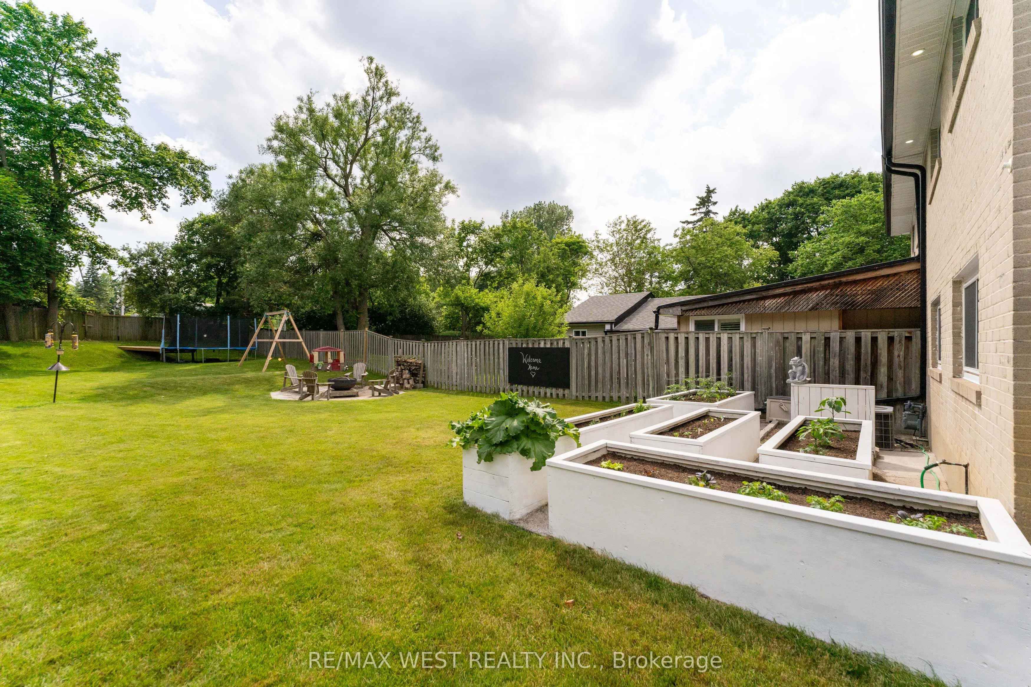 31 Pixley Crescent