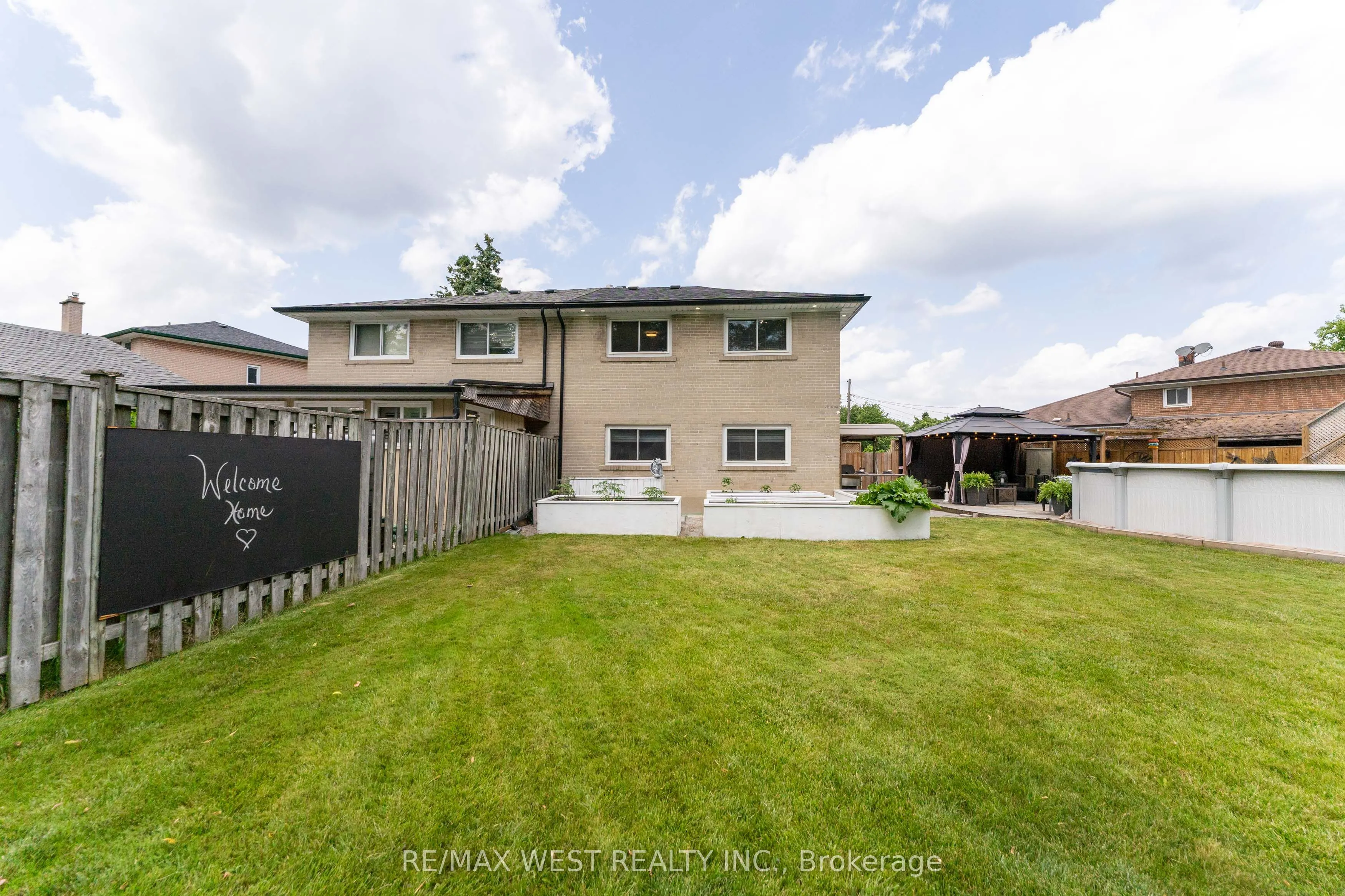 31 Pixley Crescent