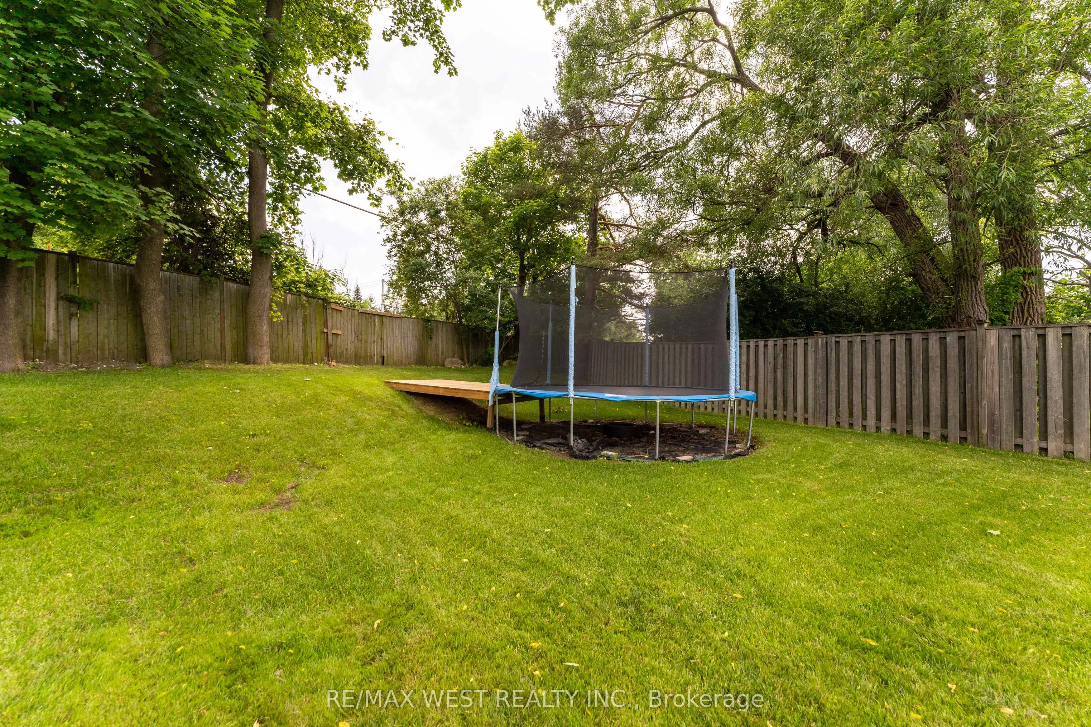 31 Pixley Crescent
