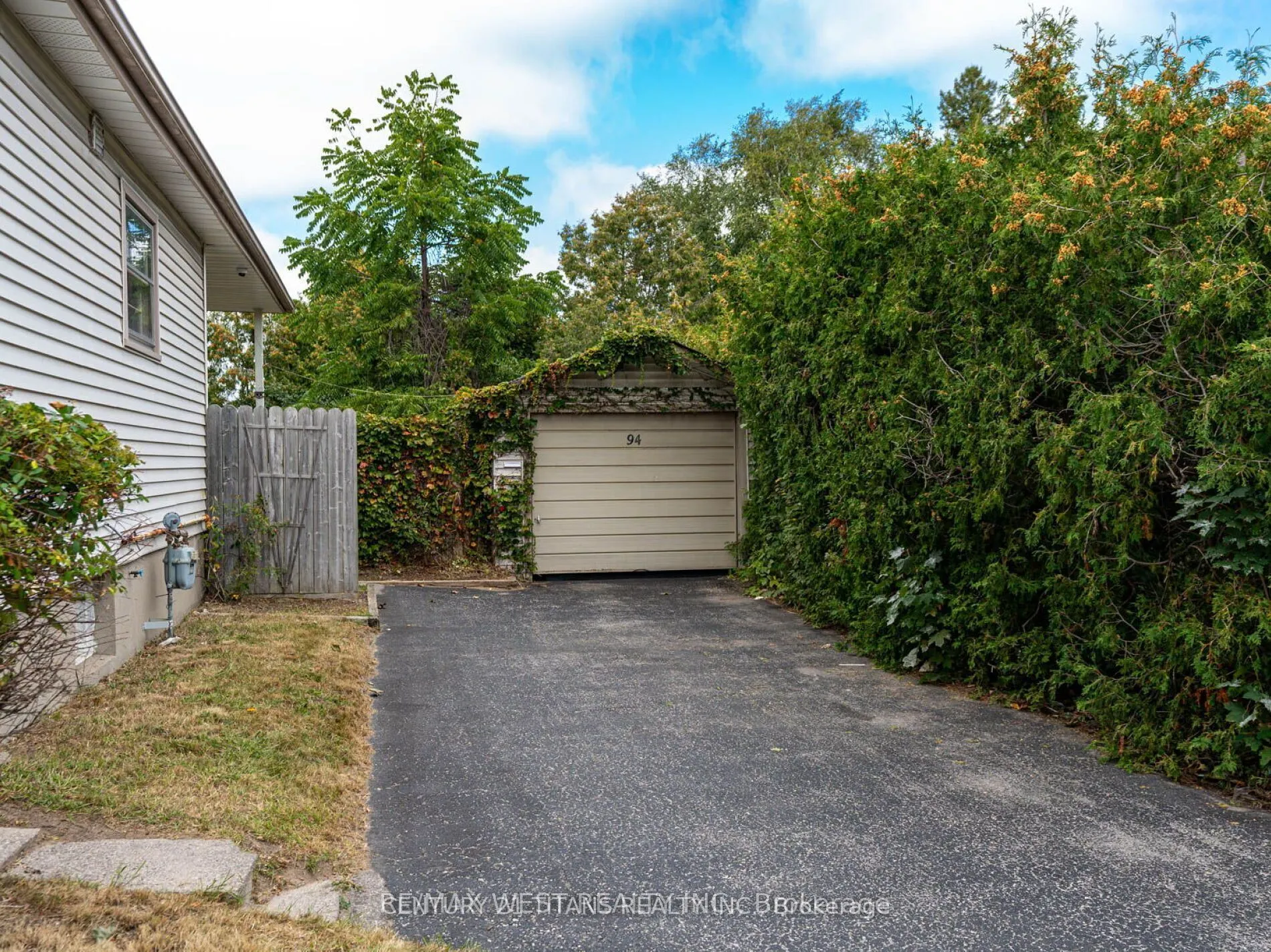 94 Taunton Road W, #Upper