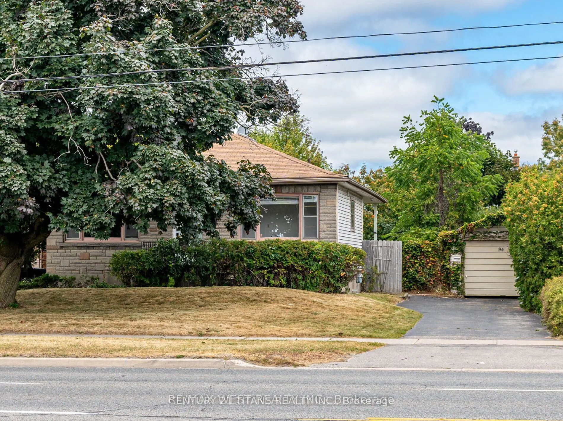 94 Taunton Road W, #Upper