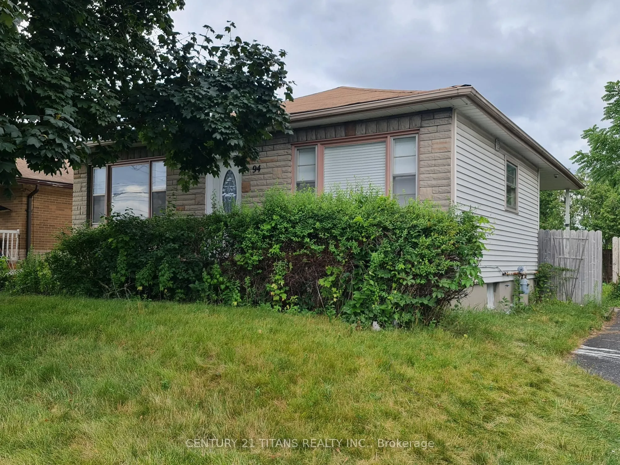 94 Taunton Road W, #Upper