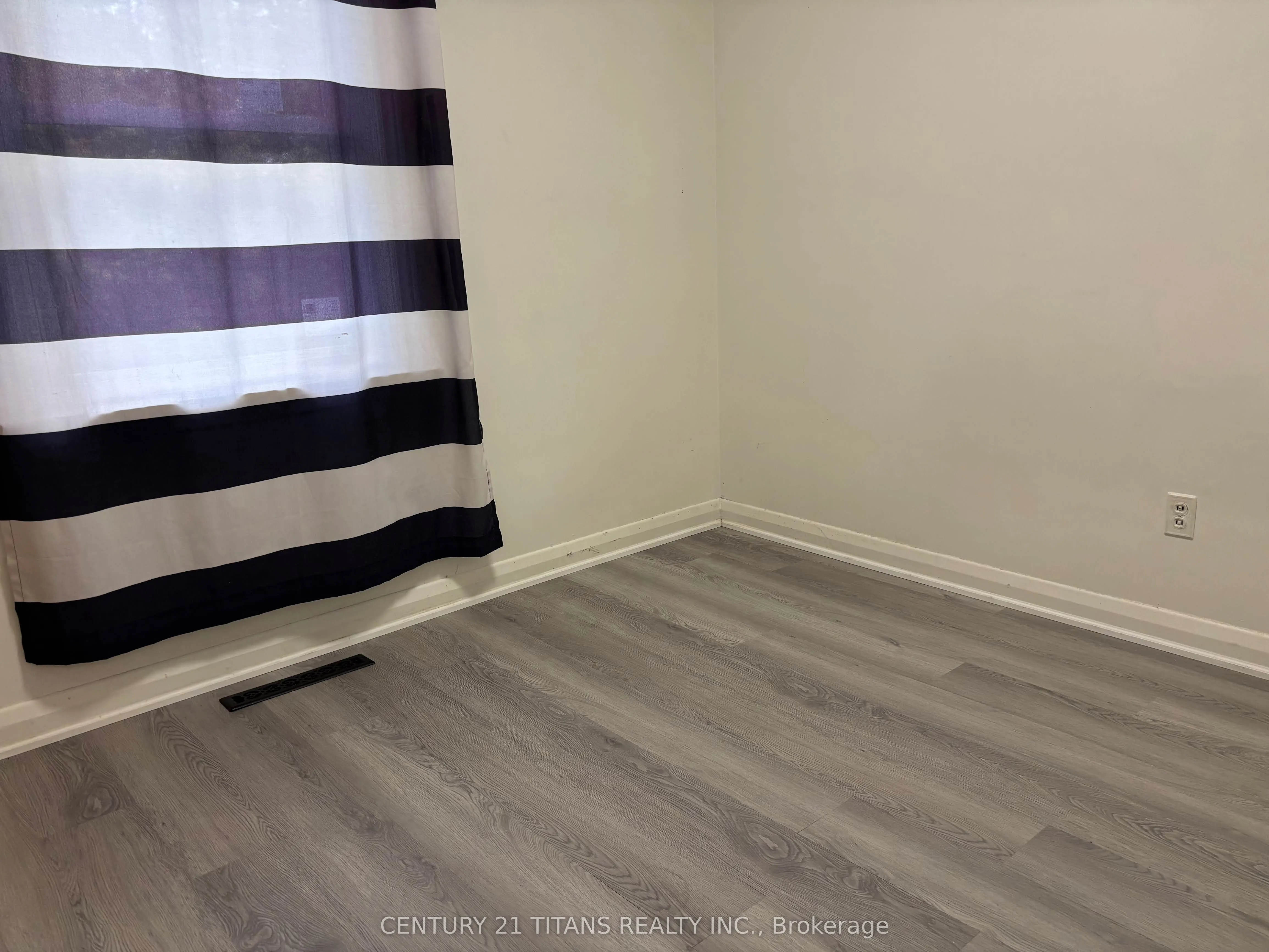 94 Taunton Road W, #Upper