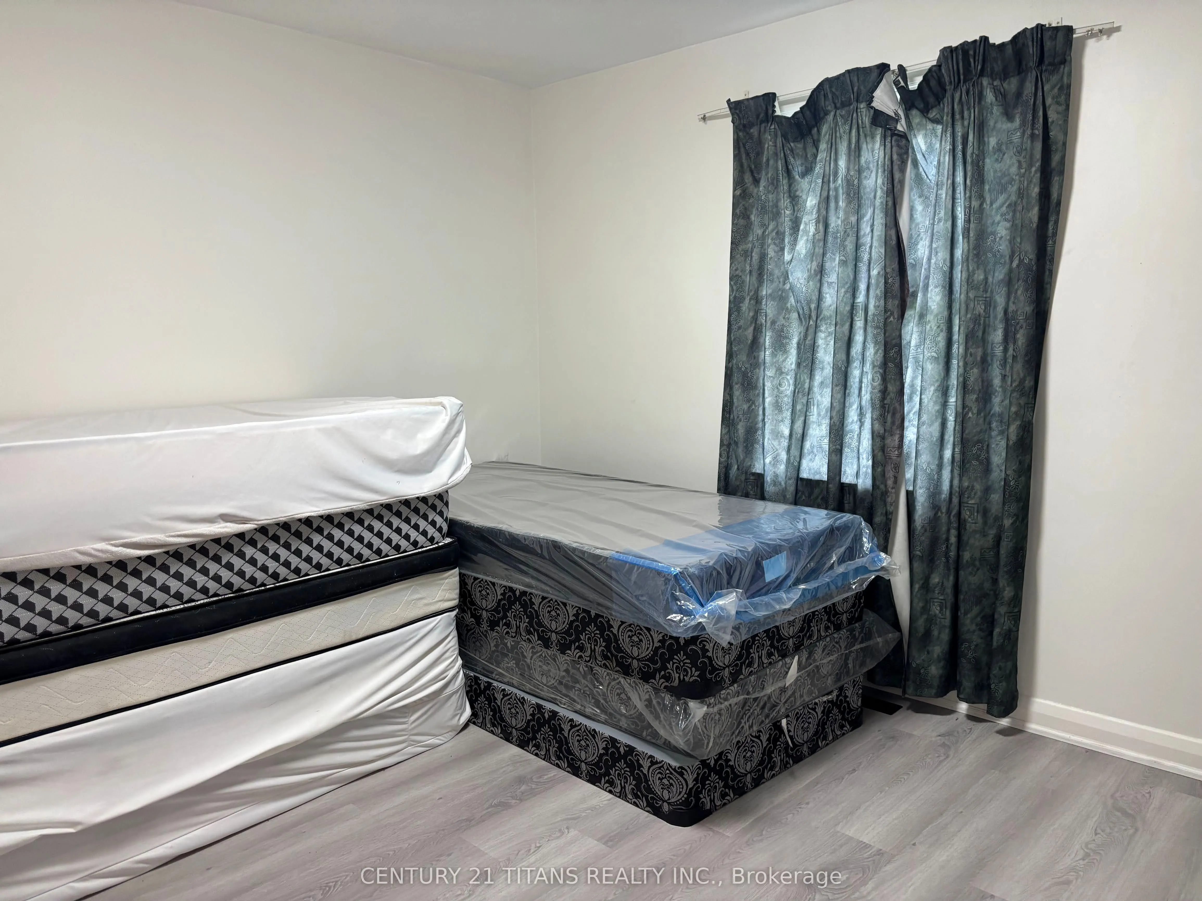 94 Taunton Road W, #Upper