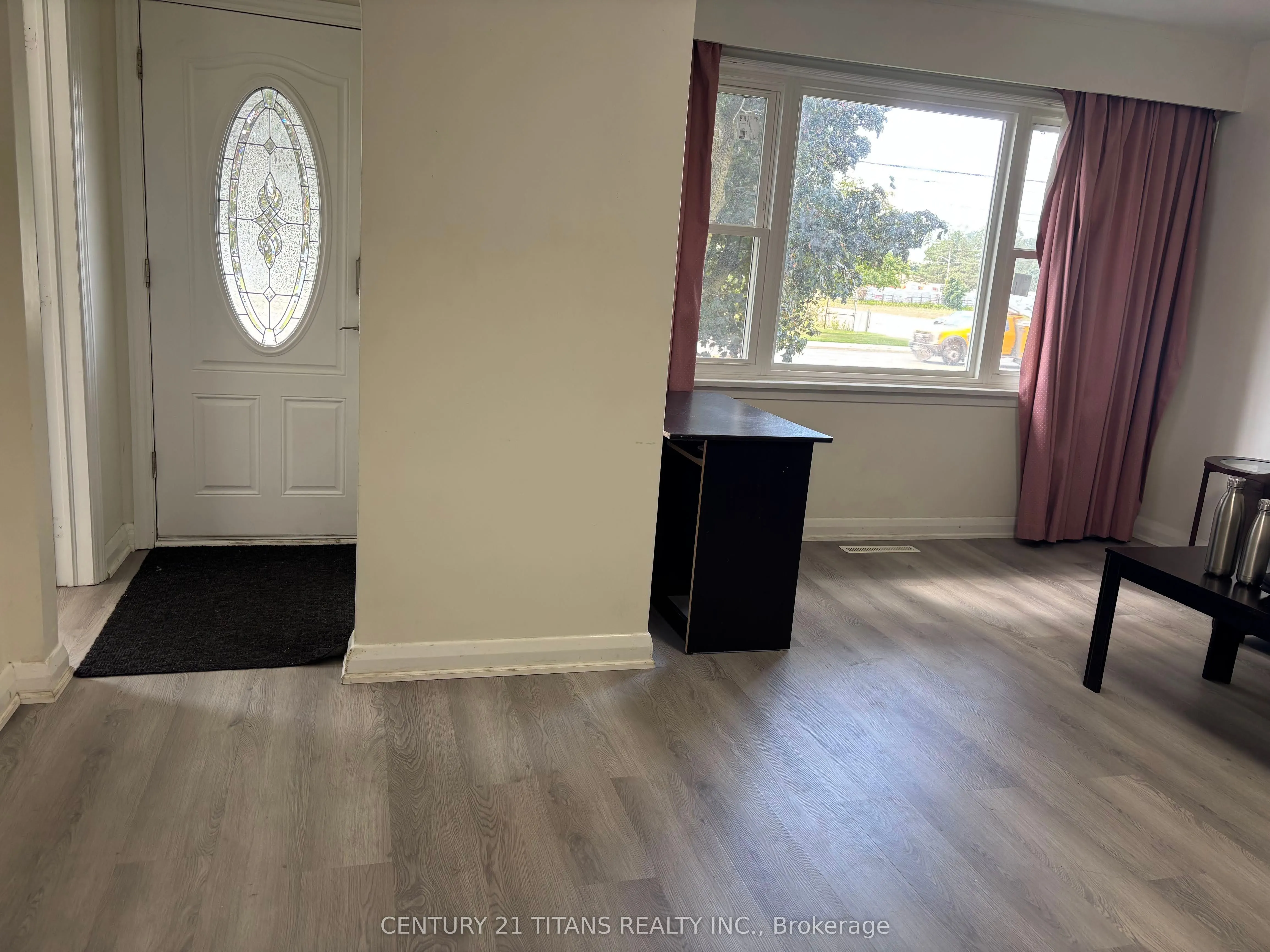 94 Taunton Road W, #Upper