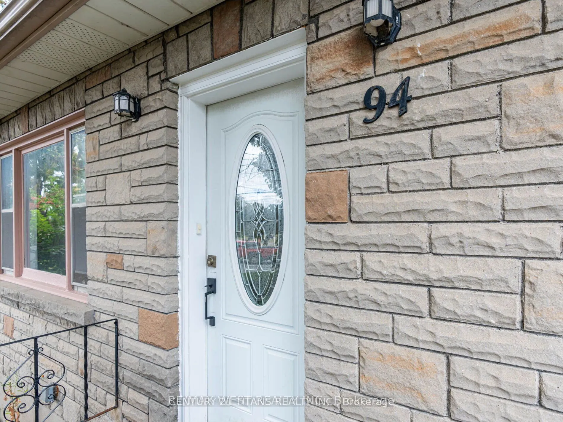94 Taunton Road W, #Upper