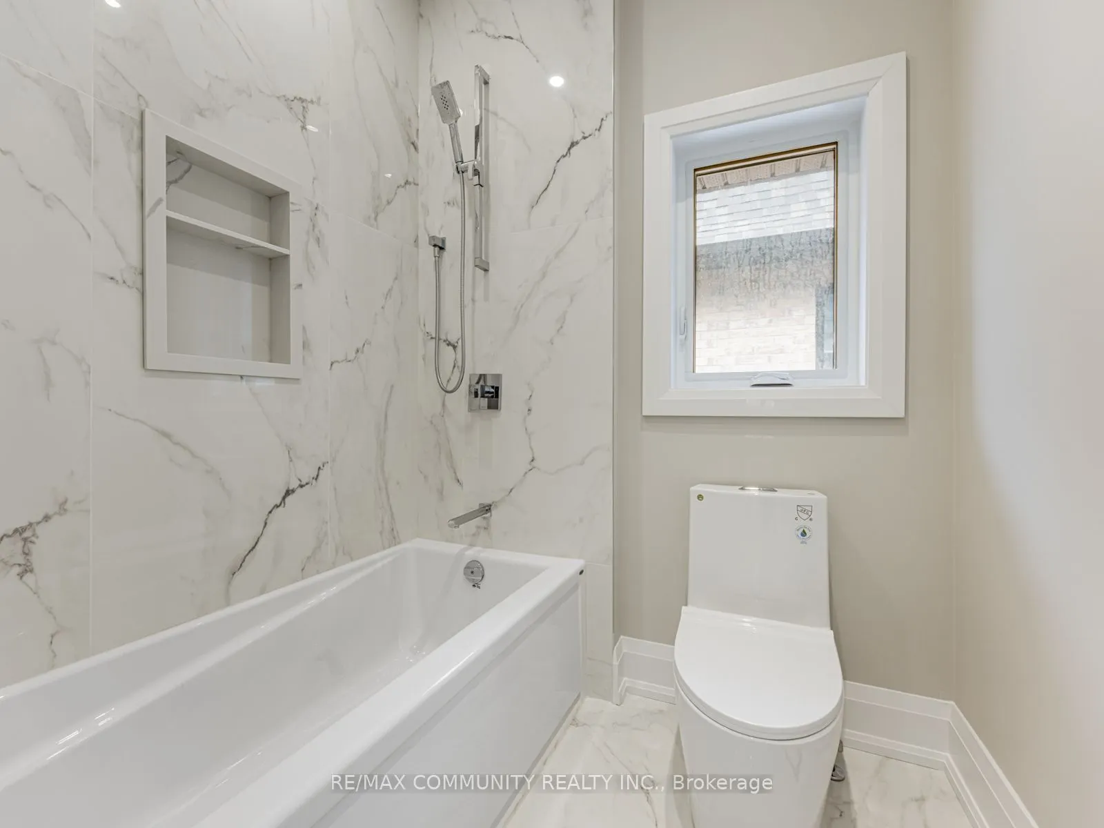 37 Sugarbush Square