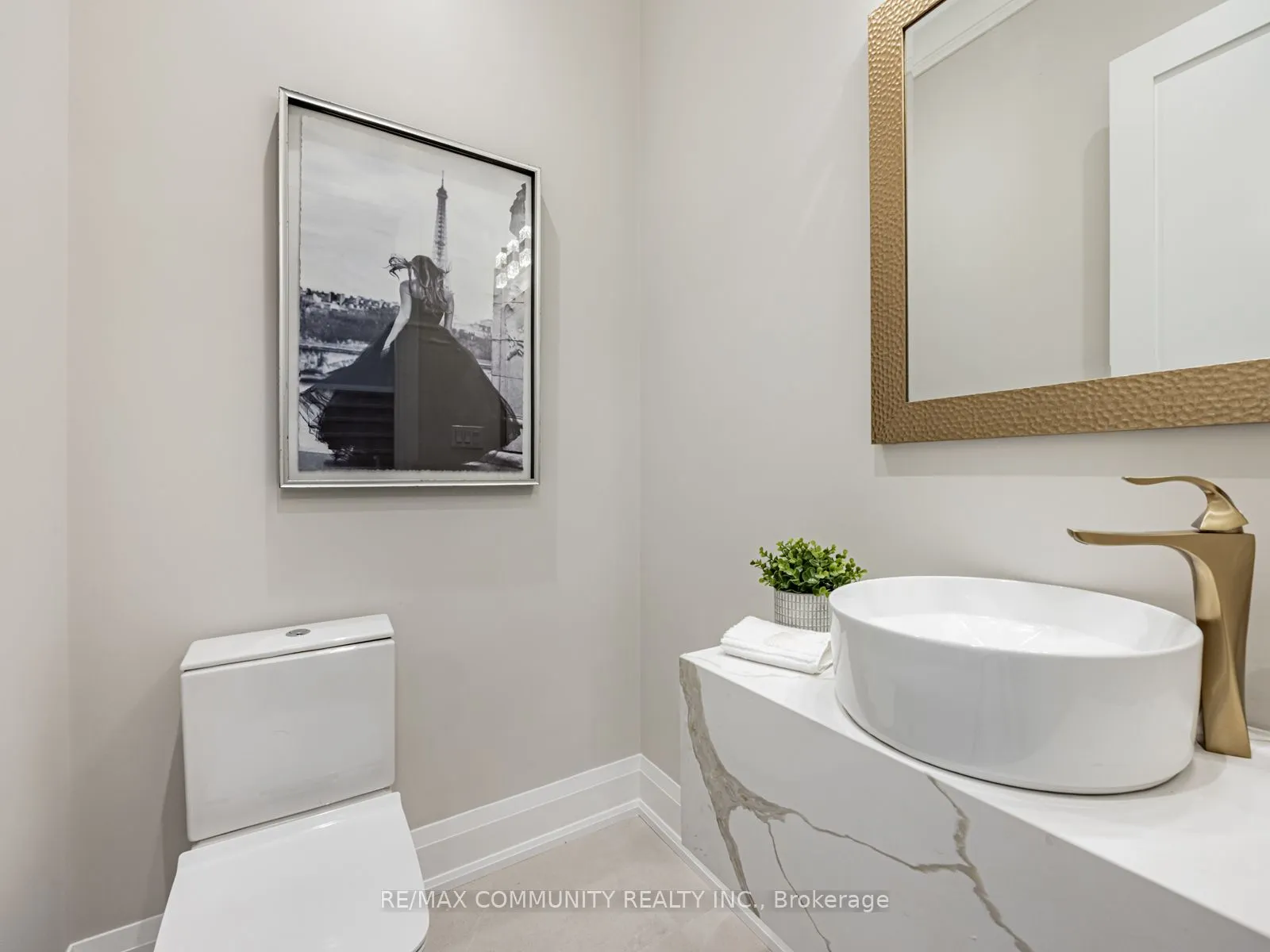 37 Sugarbush Square