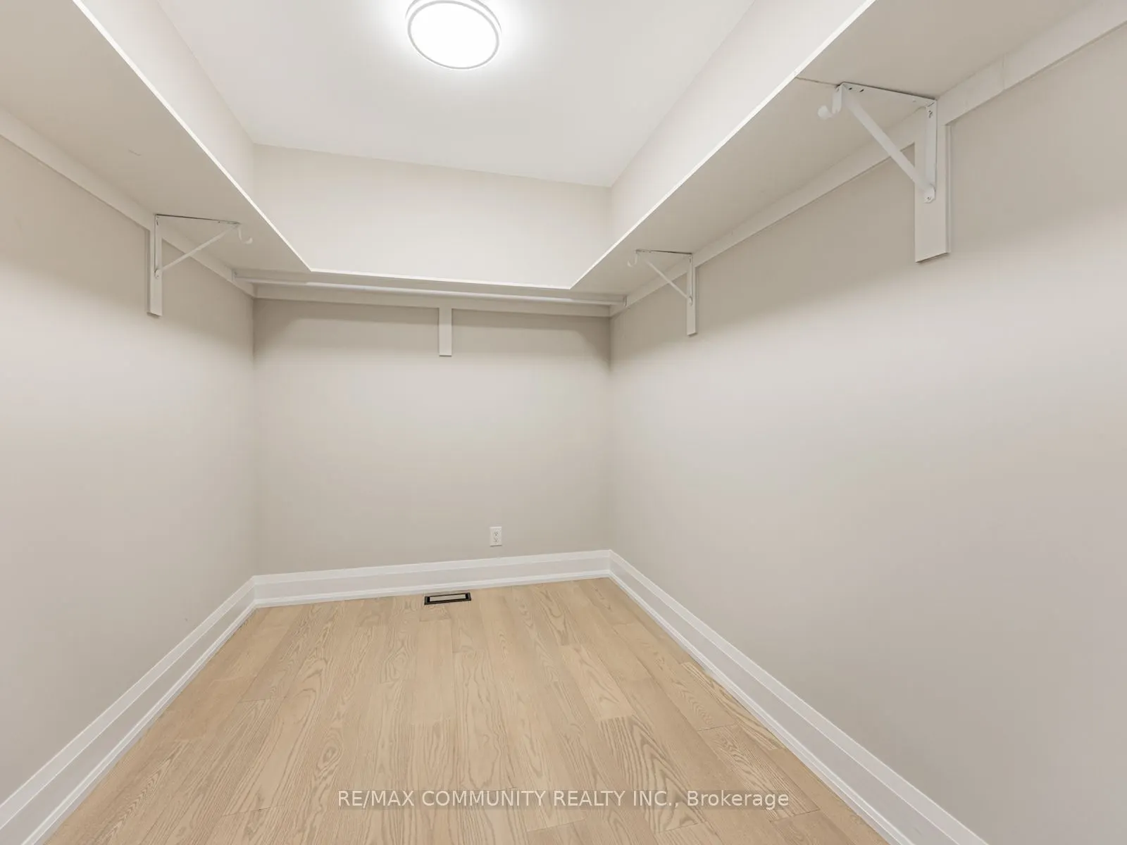 37 Sugarbush Square