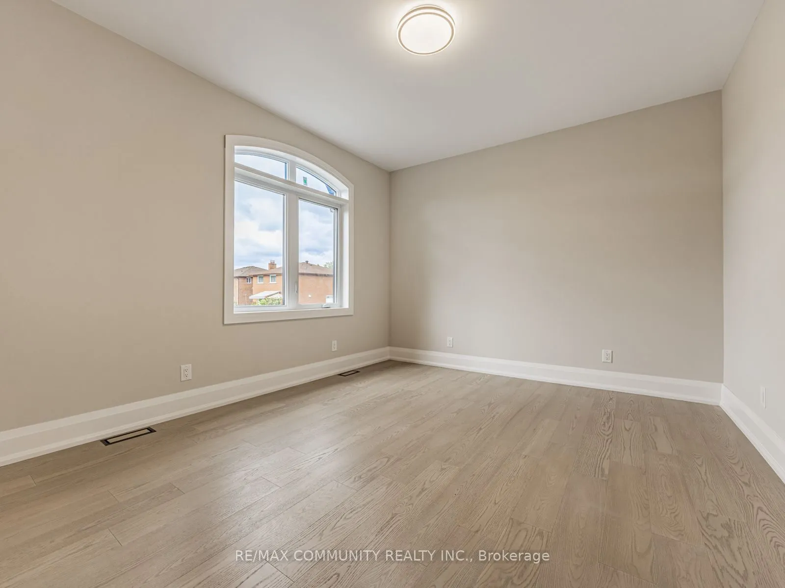 37 Sugarbush Square