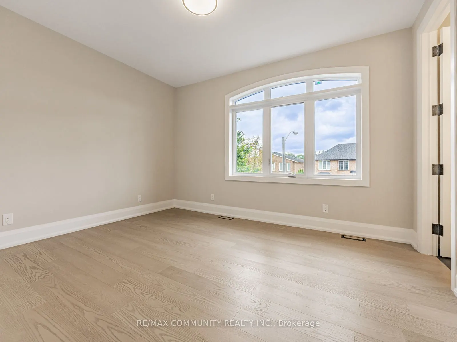 37 Sugarbush Square