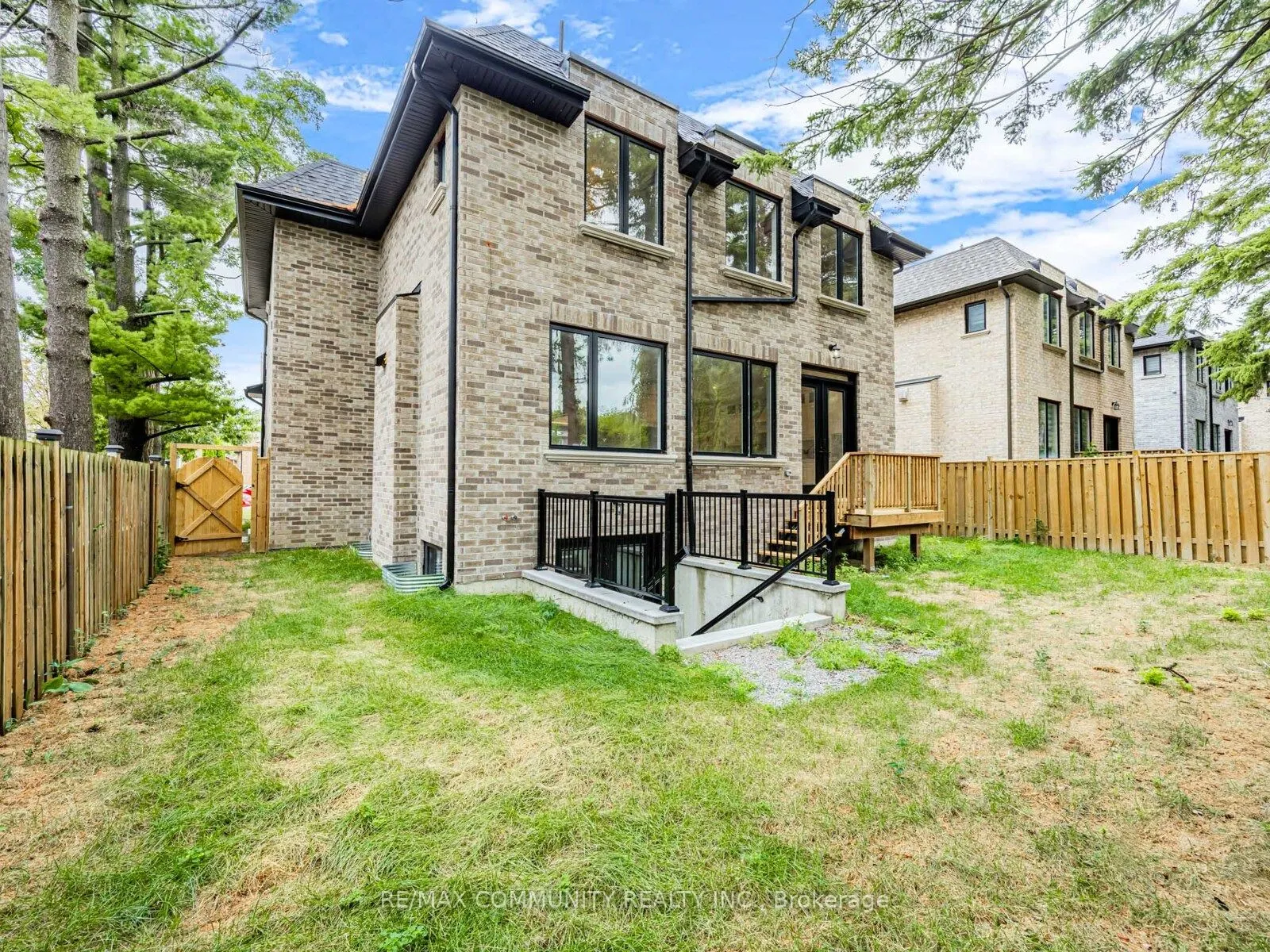 37 Sugarbush Square