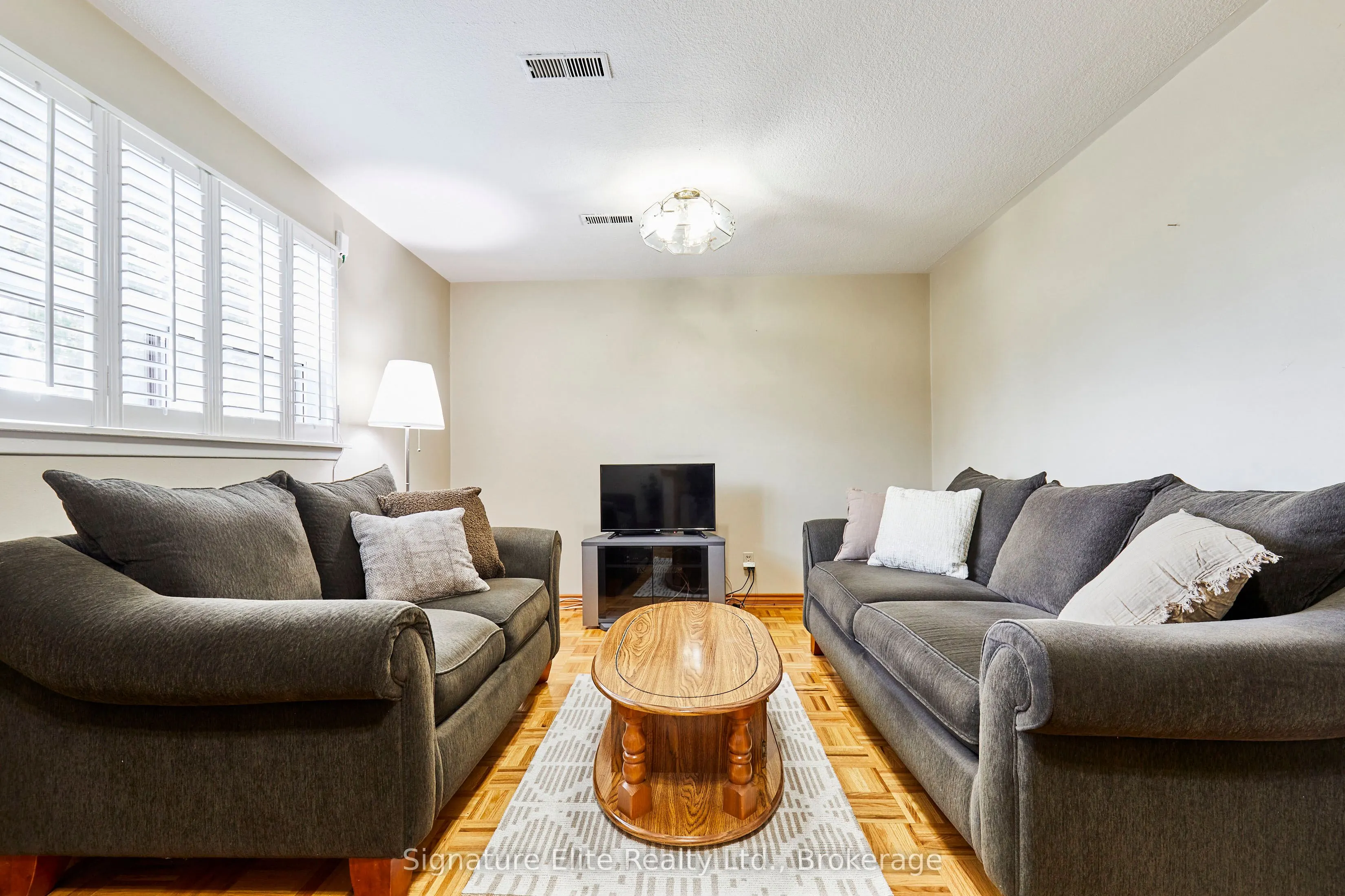 4 Cora Crescent