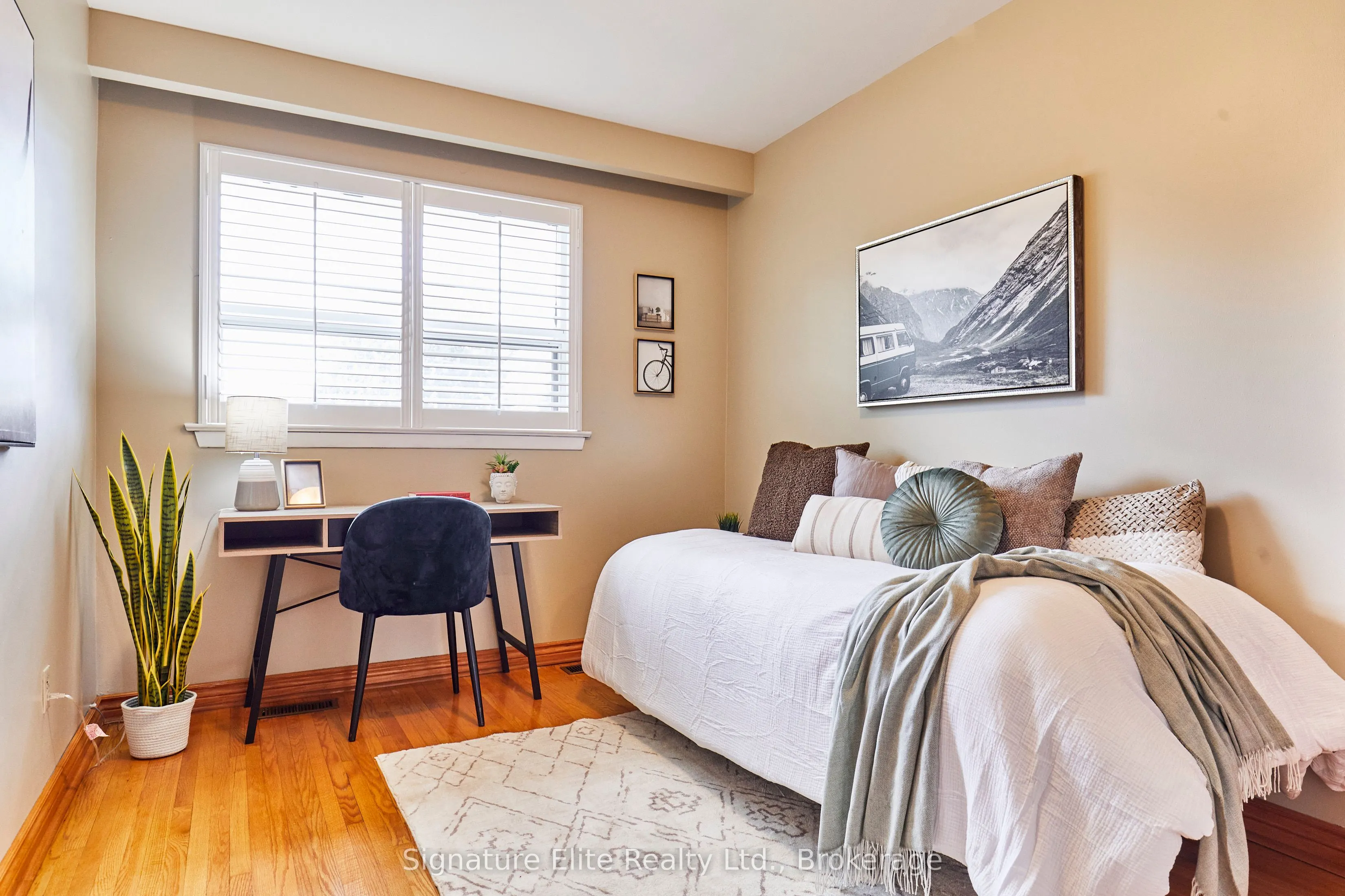 4 Cora Crescent