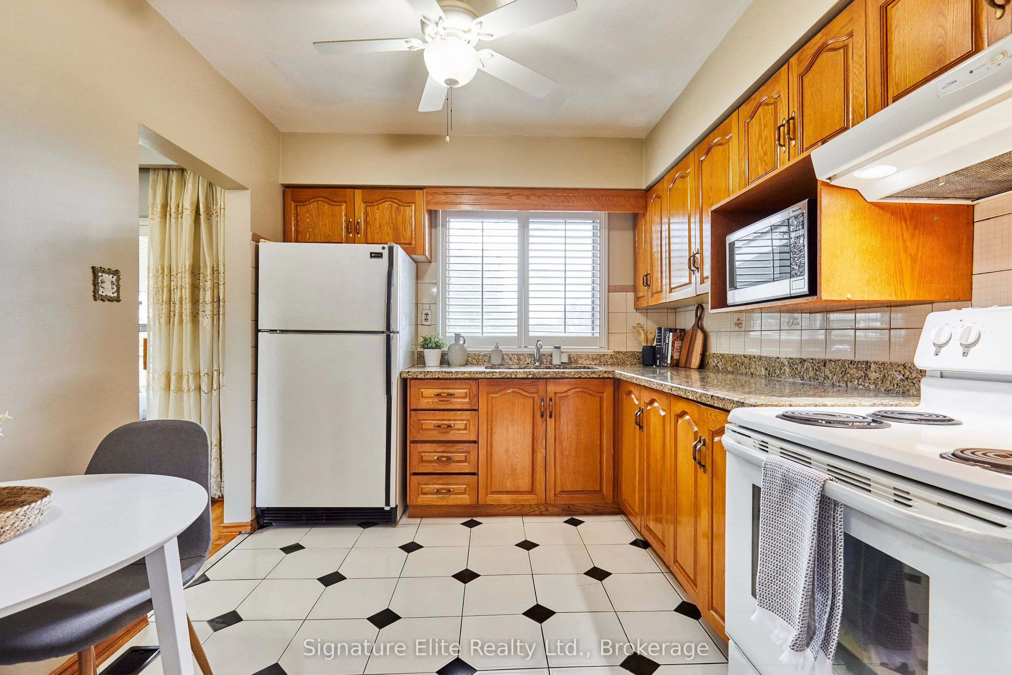 4 Cora Crescent