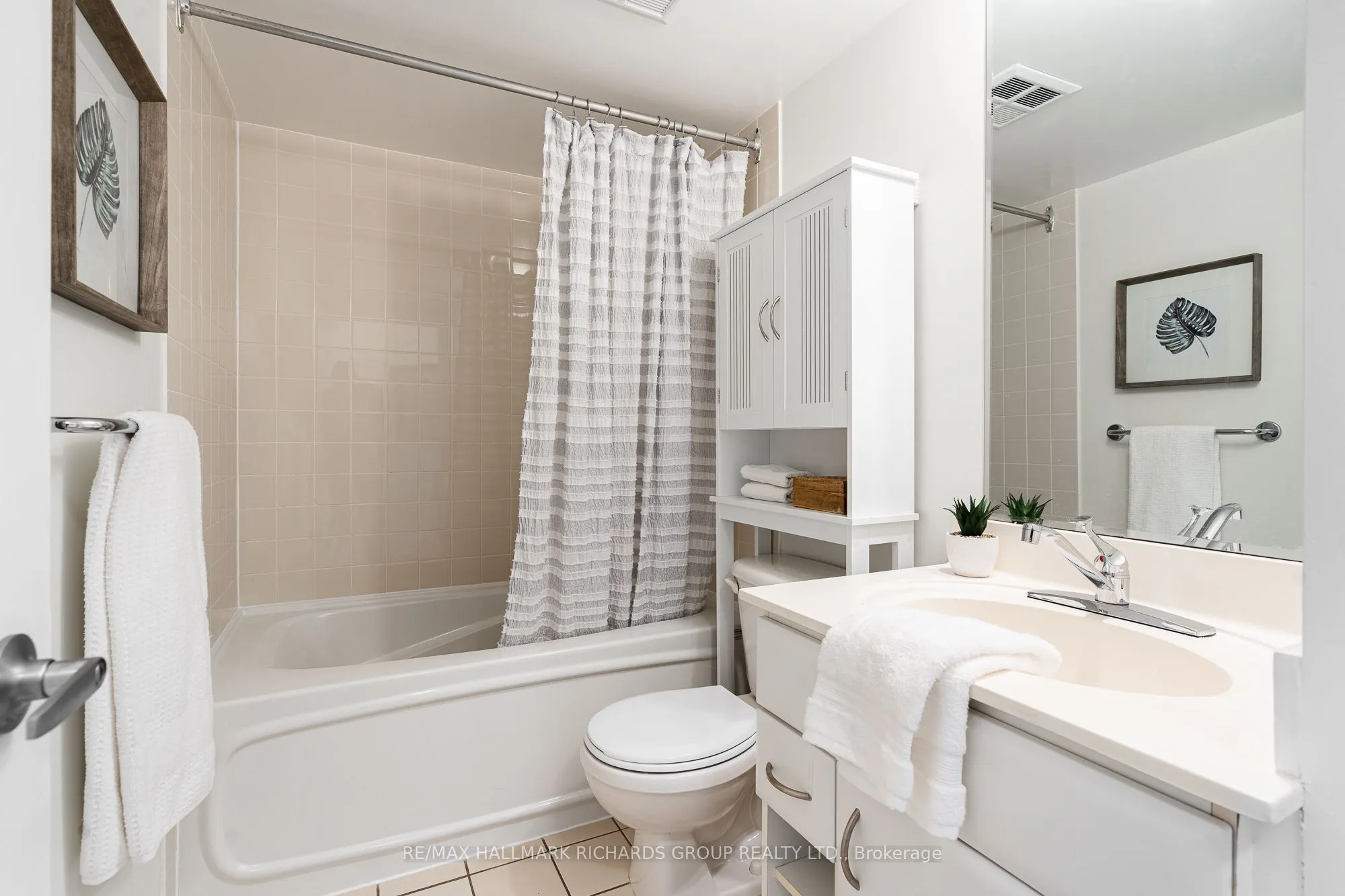38 Lee Centre Drive, #811