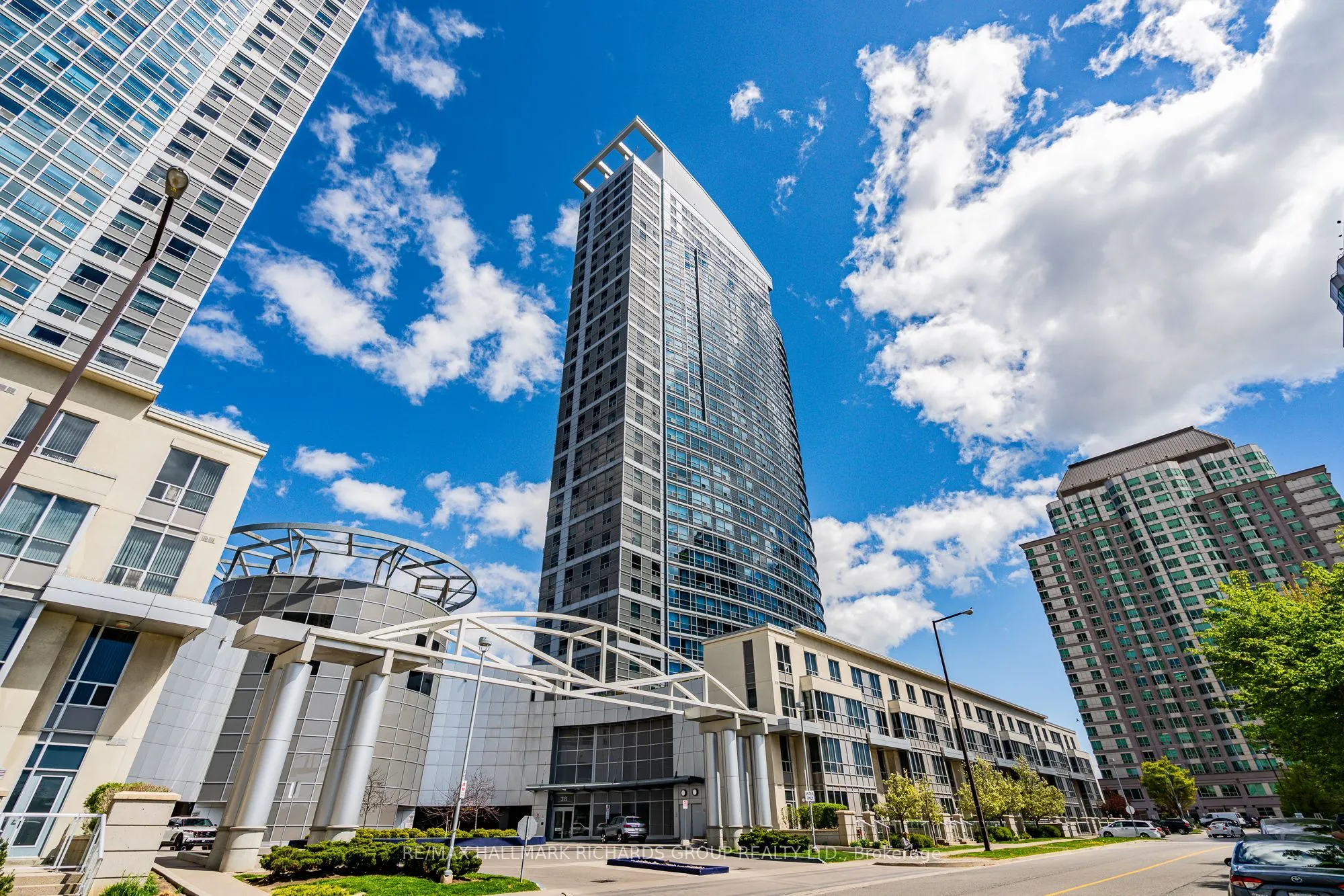 38 Lee Centre Drive, #811