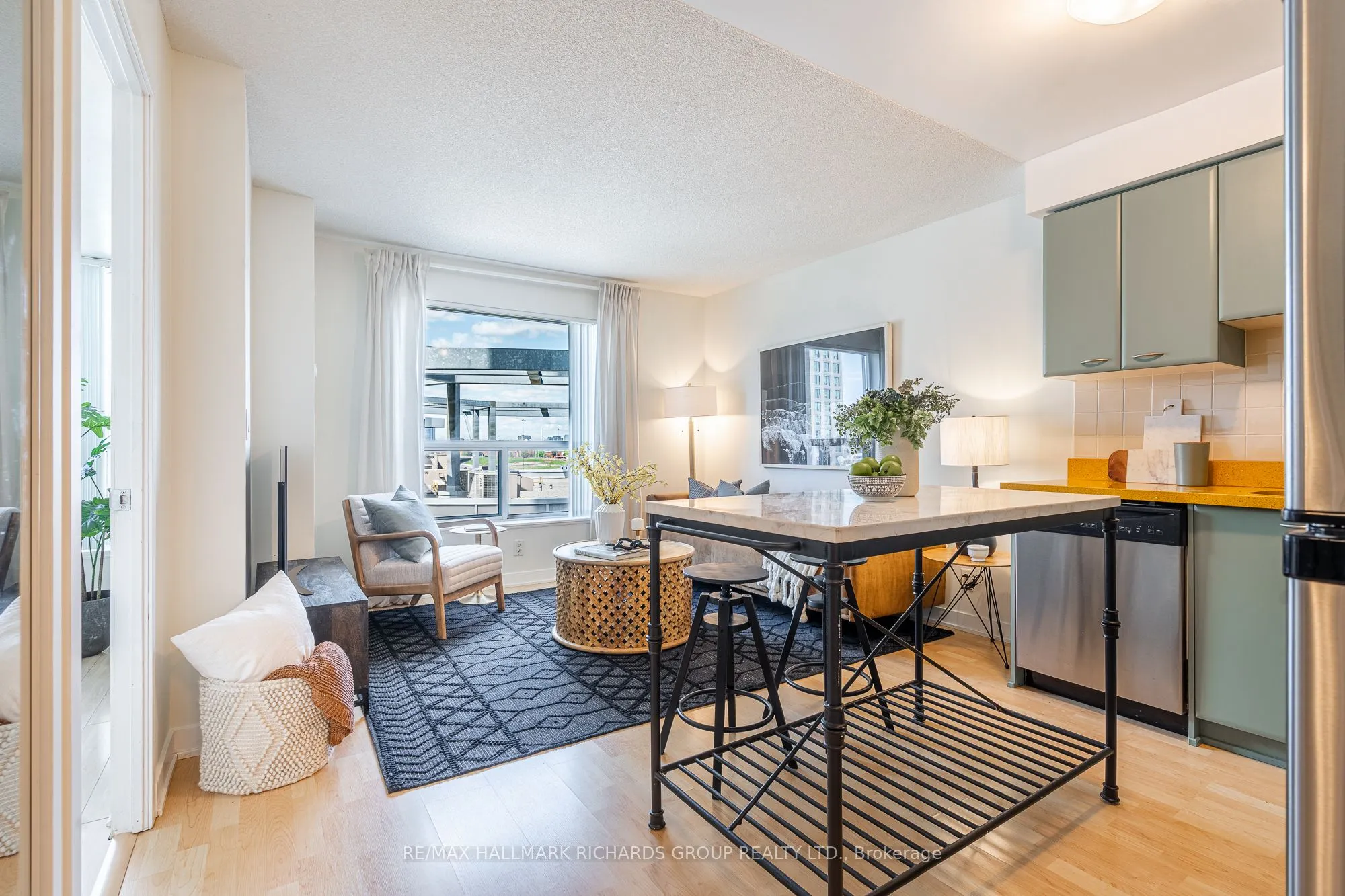 38 Lee Centre Drive, #811