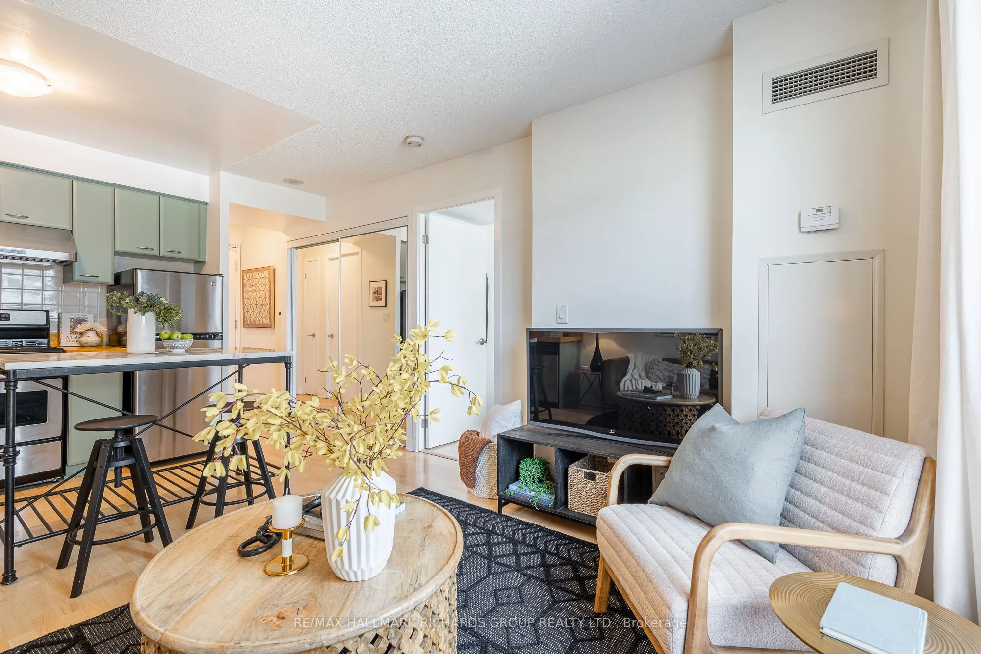 38 Lee Centre Drive, #811